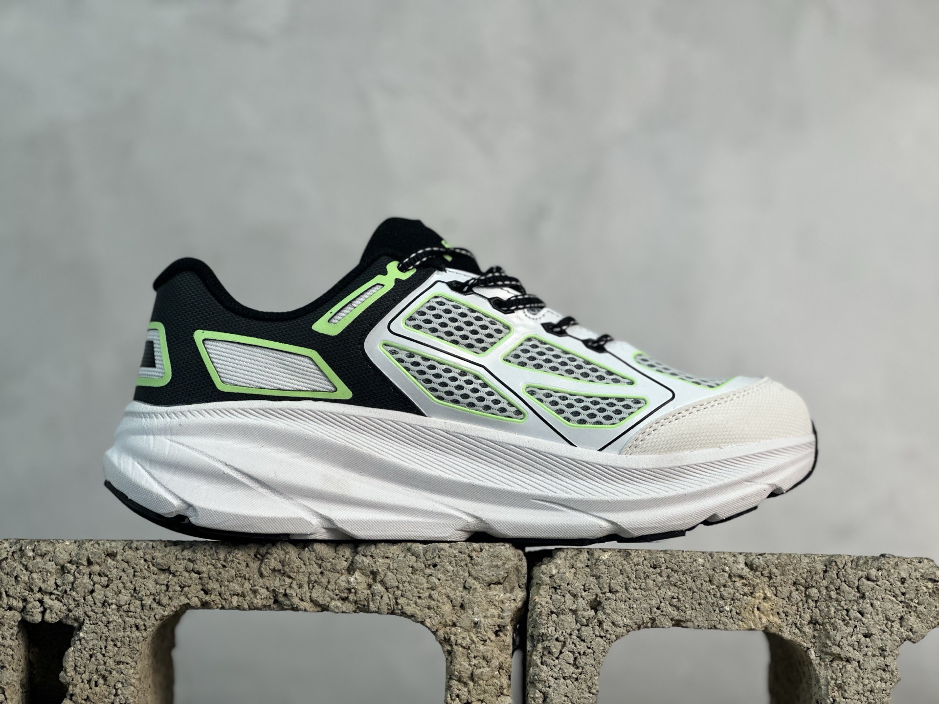 图片[2]-HOKA ONE ONE CLIFTON 9 克里夫顿系列 轻盈透气的针织网面跑鞋 1155370 BWHT 尺码：36 36.5 37 38 38.5 39 40 40.5 41 42 42.5 43 44 45-选品中心