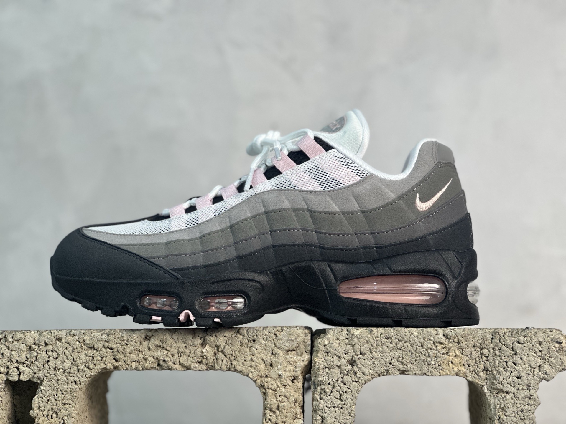 KZ/2.310  口碑神作 CORTEIZ x Nike Air Max 95 灰粉 货号：HJ5996-001 尺码：40 40.5 41 42 42.5 43 44 44.5 45 46 46.5 47.5 48 48.5-选品中心