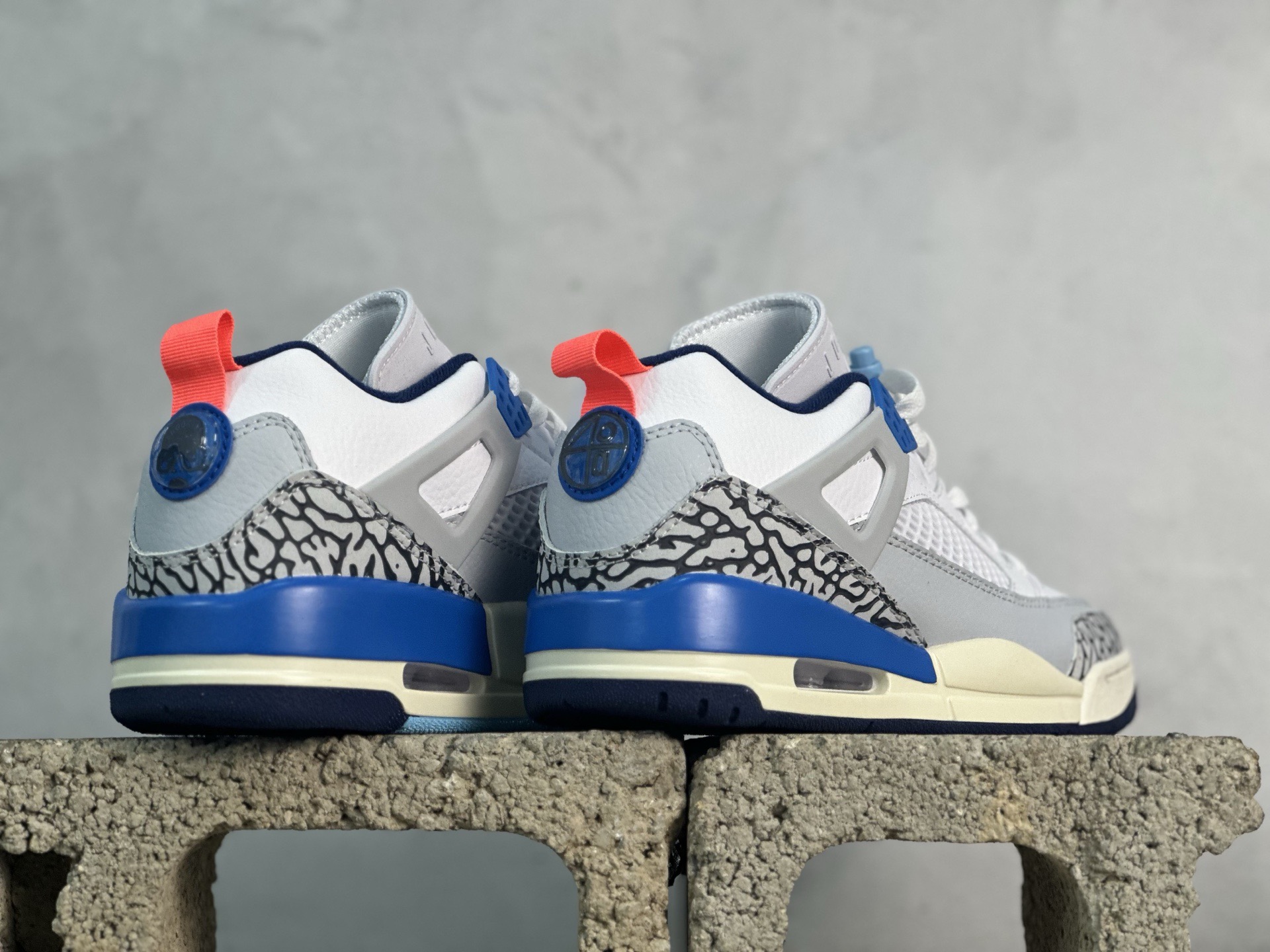 图片[6]-PZ  Jordan Spizike Low AJ 乔丹合体元素 文化休闲板鞋 FQ1759-110 #整双鞋在 Air Jordan 5 Low 廓形的基础上，通过加入 AJ3 的爆裂纹和鞋底设计、AJ6 的鞋舌和鞋带束扣、AJ4 的鞋侧三角稳定贴片和鞋带孔等， 尺码：36 36.5 37.5 38 38.5 39 40 40.5 41 42 42.5 43 44 44.5 45 46 47.5-选品中心