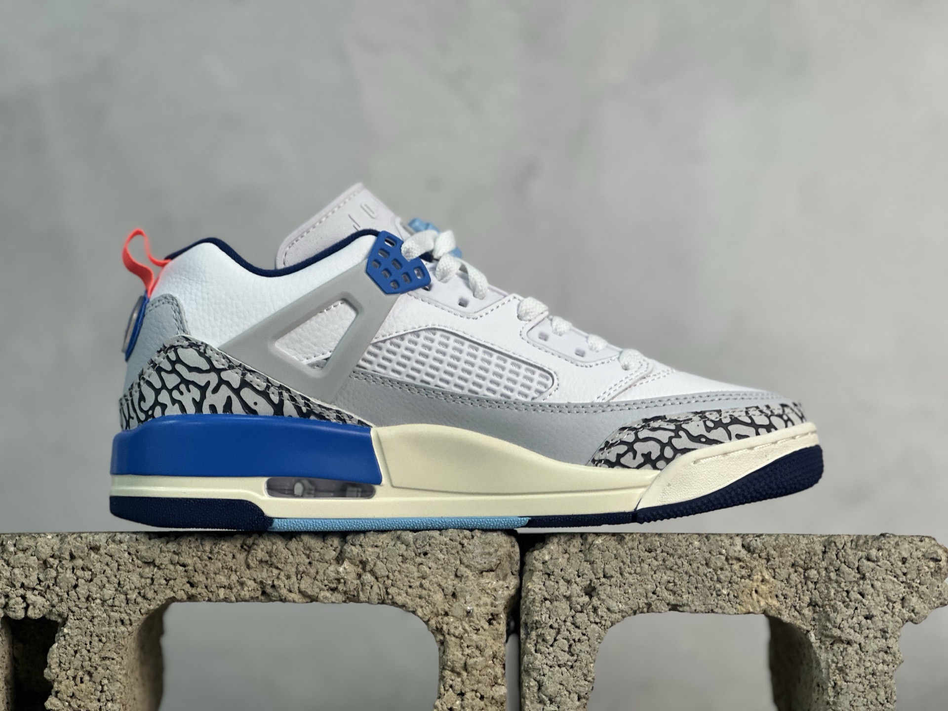 图片[2]-PZ  Jordan Spizike Low AJ 乔丹合体元素 文化休闲板鞋 FQ1759-110 #整双鞋在 Air Jordan 5 Low 廓形的基础上，通过加入 AJ3 的爆裂纹和鞋底设计、AJ6 的鞋舌和鞋带束扣、AJ4 的鞋侧三角稳定贴片和鞋带孔等， 尺码：36 36.5 37.5 38 38.5 39 40 40.5 41 42 42.5 43 44 44.5 45 46 47.5-选品中心