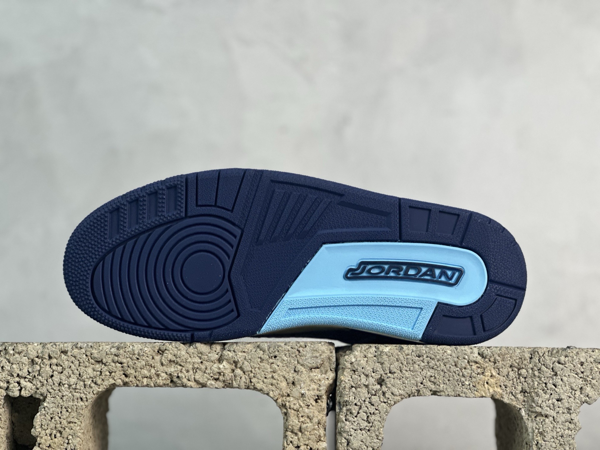 图片[3]-PZ  Jordan Spizike Low AJ 乔丹合体元素 文化休闲板鞋 FQ1759-110 #整双鞋在 Air Jordan 5 Low 廓形的基础上，通过加入 AJ3 的爆裂纹和鞋底设计、AJ6 的鞋舌和鞋带束扣、AJ4 的鞋侧三角稳定贴片和鞋带孔等， 尺码：36 36.5 37.5 38 38.5 39 40 40.5 41 42 42.5 43 44 44.5 45 46 47.5-选品中心