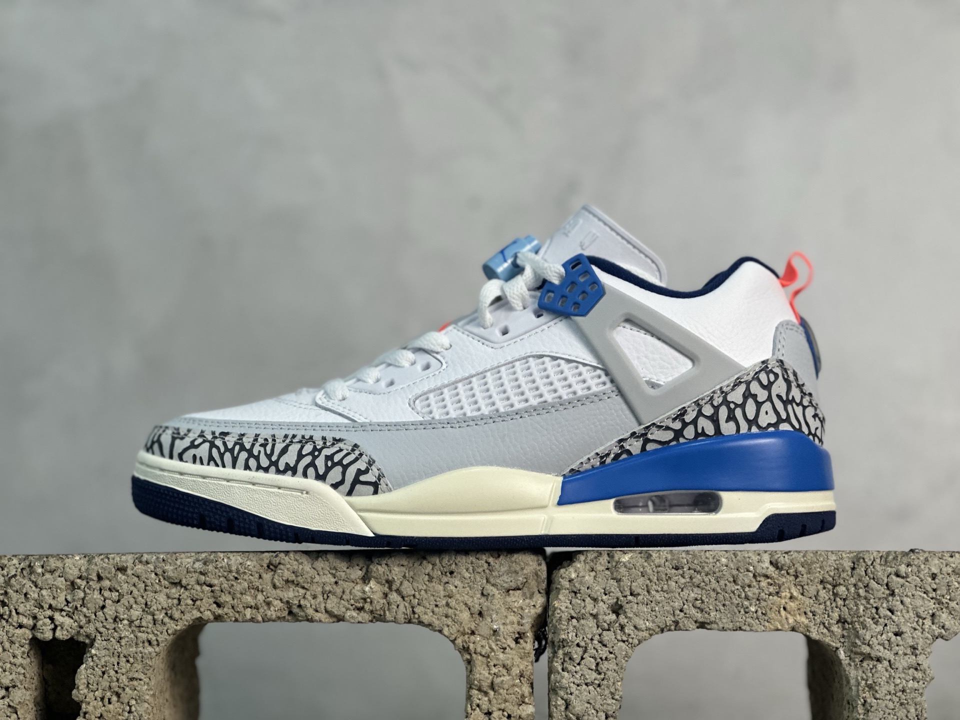 PZ  Jordan Spizike Low AJ 乔丹合体元素 文化休闲板鞋 FQ1759-110 #整双鞋在 Air Jordan 5 Low 廓形的基础上，通过加入 AJ3 的爆裂纹和鞋底设计、AJ6 的鞋舌和鞋带束扣、AJ4 的鞋侧三角稳定贴片和鞋带孔等， 尺码：36 36.5 37.5 38 38.5 39 40 40.5 41 42 42.5 43 44 44.5 45 46 47.5-选品中心