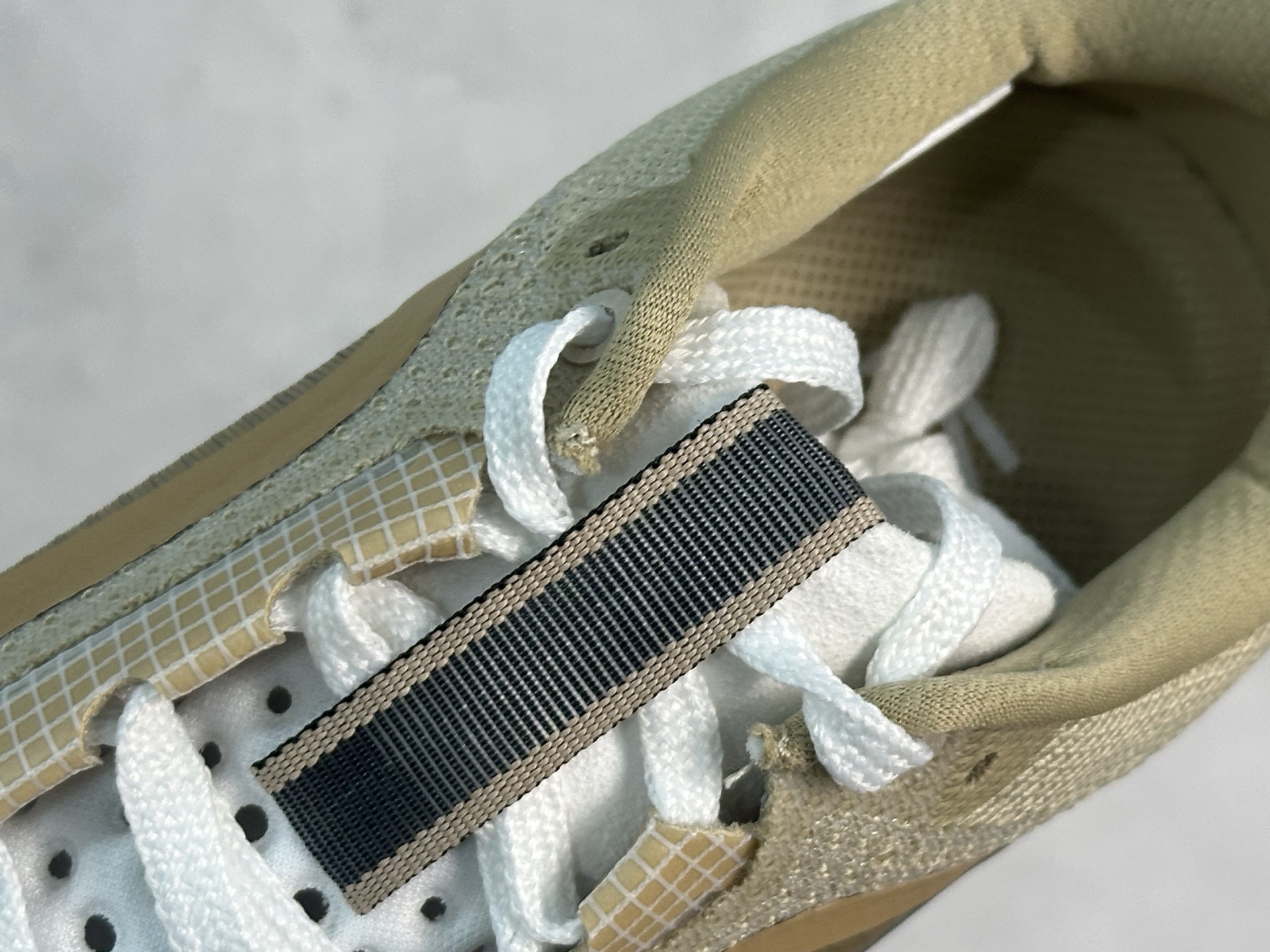 图片[8]-YH  NIKE PEGASUS PREMIUM耐克飞马公路跑步鞋 有史以来第一双拥有弯曲全掌的AIR ZOOM气垫，且结合ZOOM X 和REACT X 三明治的科技结构。从前掌开始以自然弧度延伸至后跟，能有效传给跑者从后脚触地到脚尖离地的力量。全掌可见的Air Zoom：首次在Pegasus系列中出现，模仿了Vaporfly的碳板曲线，增强了跑步时的流畅过渡。 货号：IH4369-200 尺码：35.5 36 36.5 37.5 38 38.5 39 40 40.5 41 42 42.5 43 44 44.5 45 46-选品中心