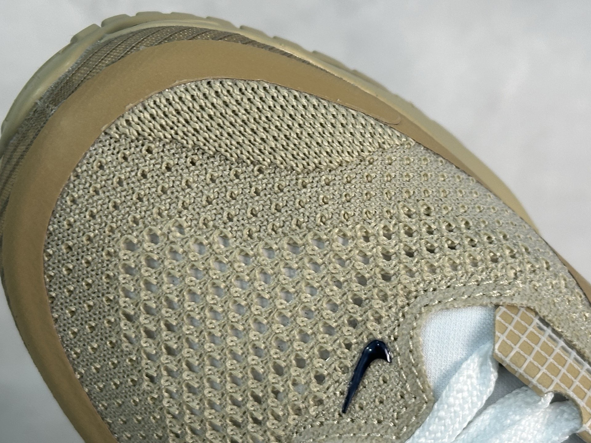 图片[7]-YH  NIKE PEGASUS PREMIUM耐克飞马公路跑步鞋 有史以来第一双拥有弯曲全掌的AIR ZOOM气垫，且结合ZOOM X 和REACT X 三明治的科技结构。从前掌开始以自然弧度延伸至后跟，能有效传给跑者从后脚触地到脚尖离地的力量。全掌可见的Air Zoom：首次在Pegasus系列中出现，模仿了Vaporfly的碳板曲线，增强了跑步时的流畅过渡。 货号：IH4369-200 尺码：35.5 36 36.5 37.5 38 38.5 39 40 40.5 41 42 42.5 43 44 44.5 45 46-选品中心