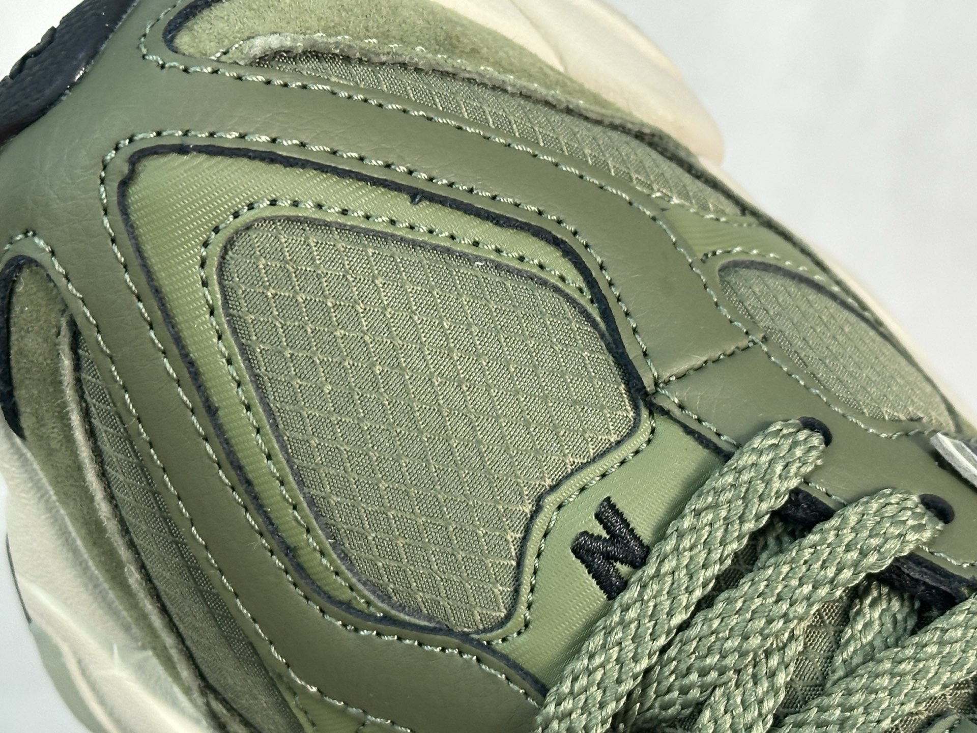 图片[7]-New Balance NB9060系列 复古休闲运动慢跑鞋 U9060ORC #鞋款灵感源自设计师本人对夏日的怀日回忆。鞋面大身由空间双格及磨砂鞋面拼接而生，配以柔和、温暖的粉橘色调，夏日氛围拉满 #采用大面积网眼以及麂皮材质覆盖鞋身，还原经典气质。搭载ABZORB避震科技，由泡沫聚酯制成，上脚可以有效减少由鞋底反弹对身体及双腿的冲击力 尺码：36 37 37.5 38 38.5 39 40 40.5 41 42 42.5 43 44 45-选品中心