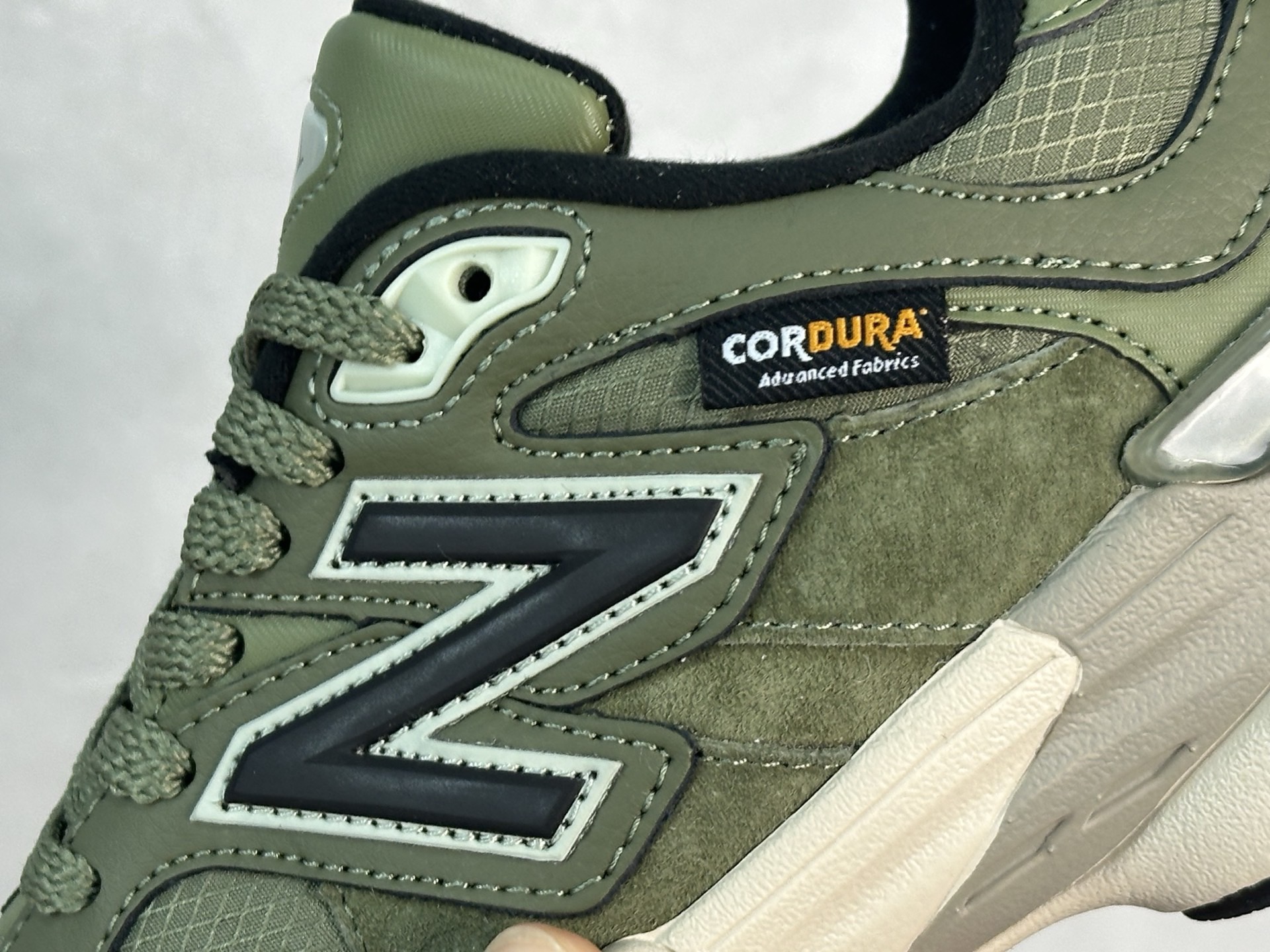 图片[9]-New Balance NB9060系列 复古休闲运动慢跑鞋 U9060ORC #鞋款灵感源自设计师本人对夏日的怀日回忆。鞋面大身由空间双格及磨砂鞋面拼接而生，配以柔和、温暖的粉橘色调，夏日氛围拉满 #采用大面积网眼以及麂皮材质覆盖鞋身，还原经典气质。搭载ABZORB避震科技，由泡沫聚酯制成，上脚可以有效减少由鞋底反弹对身体及双腿的冲击力 尺码：36 37 37.5 38 38.5 39 40 40.5 41 42 42.5 43 44 45-选品中心