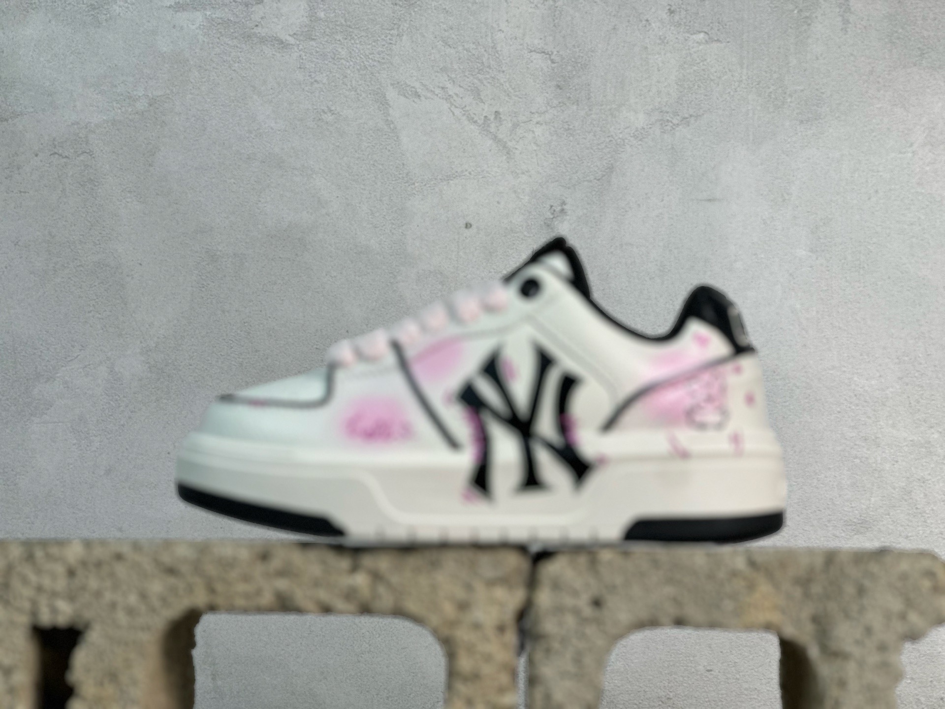 MLB NY 印花网红学长老爹鞋 定制涂鸦恶作剧 内增高6cm 原厂原档案数据开发 进口纳米材质 原厂全套手提袋 原盒雷射防伪标包装 货号：3ASXCA12N 尺码：36-45带半码-选品中心