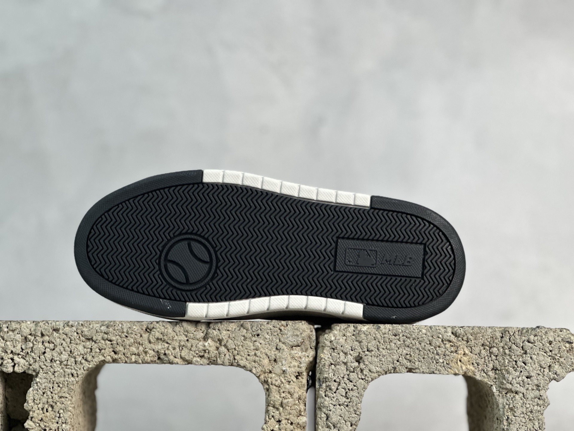 图片[3]-MLB NY 印花网红学长老爹鞋 定制涂鸦恶作剧 内增高6cm 原厂原档案数据开发 进口纳米材质 原厂全套手提袋 原盒雷射防伪标包装 货号：3ASXCA12N 尺码：36-45带半码-选品中心