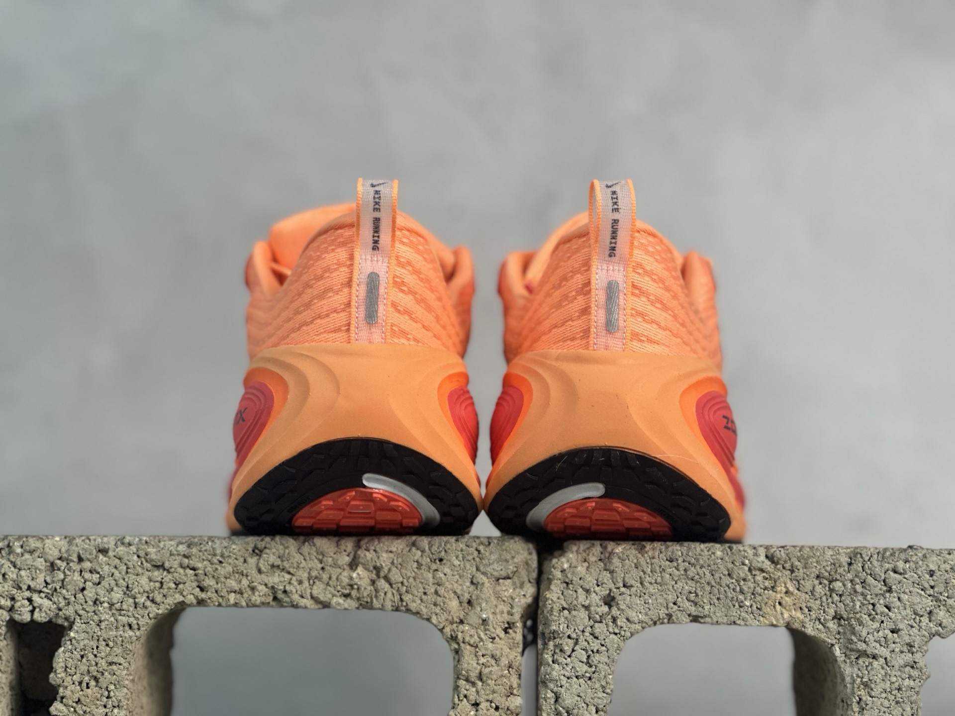 图片[5]-N版  Nike Air Zoom Vomero Plus 耐克网面厚底气垫跑鞋 HV8150-801 尺码：36 36.5 37.5 38 38.5 39 40 40.5 41 42 42.5 43 44 44.5 45 46-选品中心