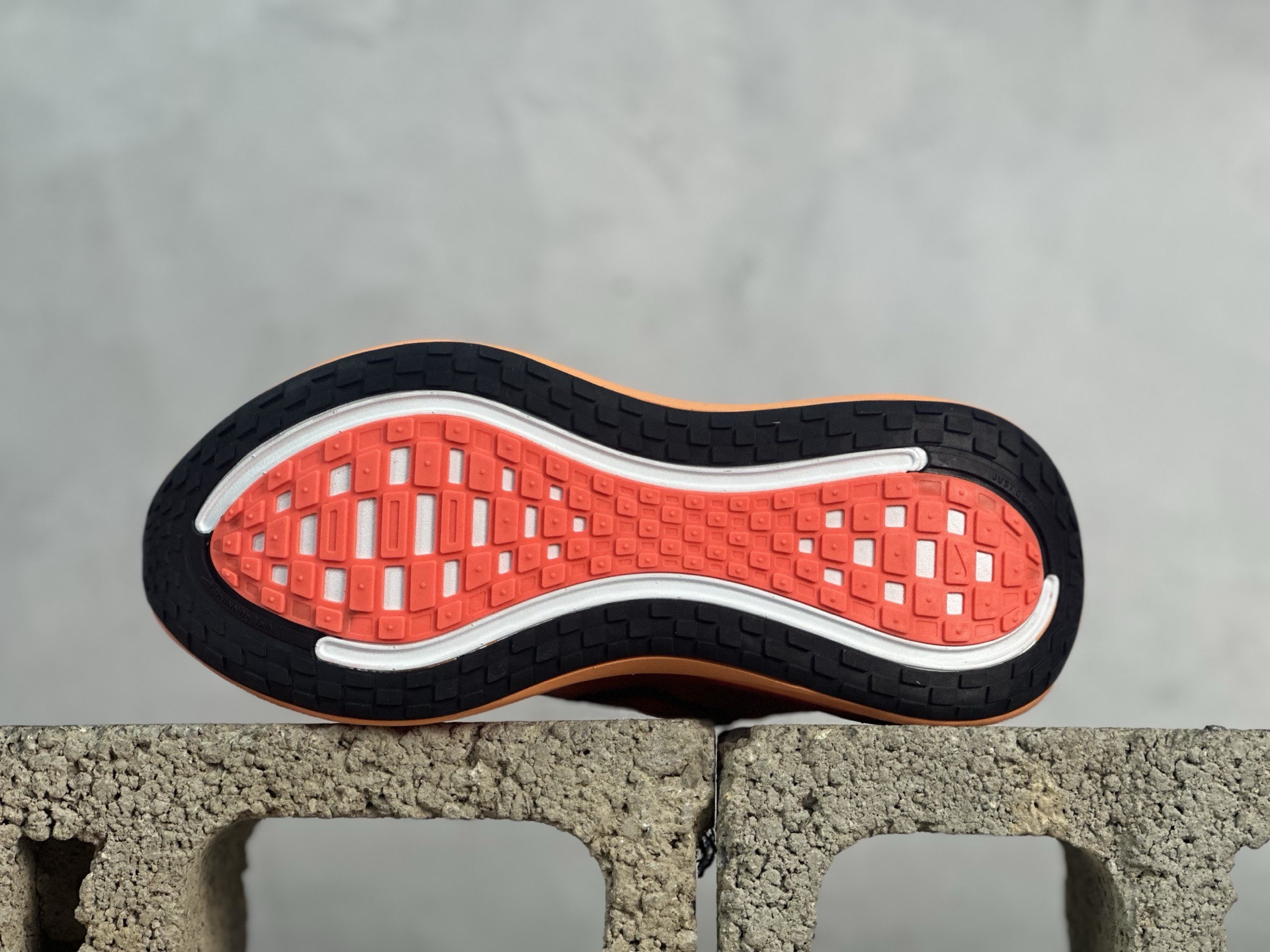 图片[3]-N版  Nike Air Zoom Vomero Plus 耐克网面厚底气垫跑鞋 HV8150-801 尺码：36 36.5 37.5 38 38.5 39 40 40.5 41 42 42.5 43 44 44.5 45 46-选品中心