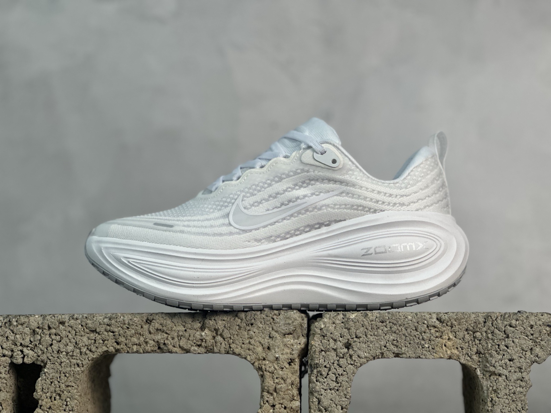 N版  Nike Air Zoom Vomero Plus 耐克网面厚底气垫跑鞋 HV8150-102 尺码：36 36.5 37.5 38 38.5 39 40 40.5 41 42 42.5 43 44 44.5 45 46-选品中心