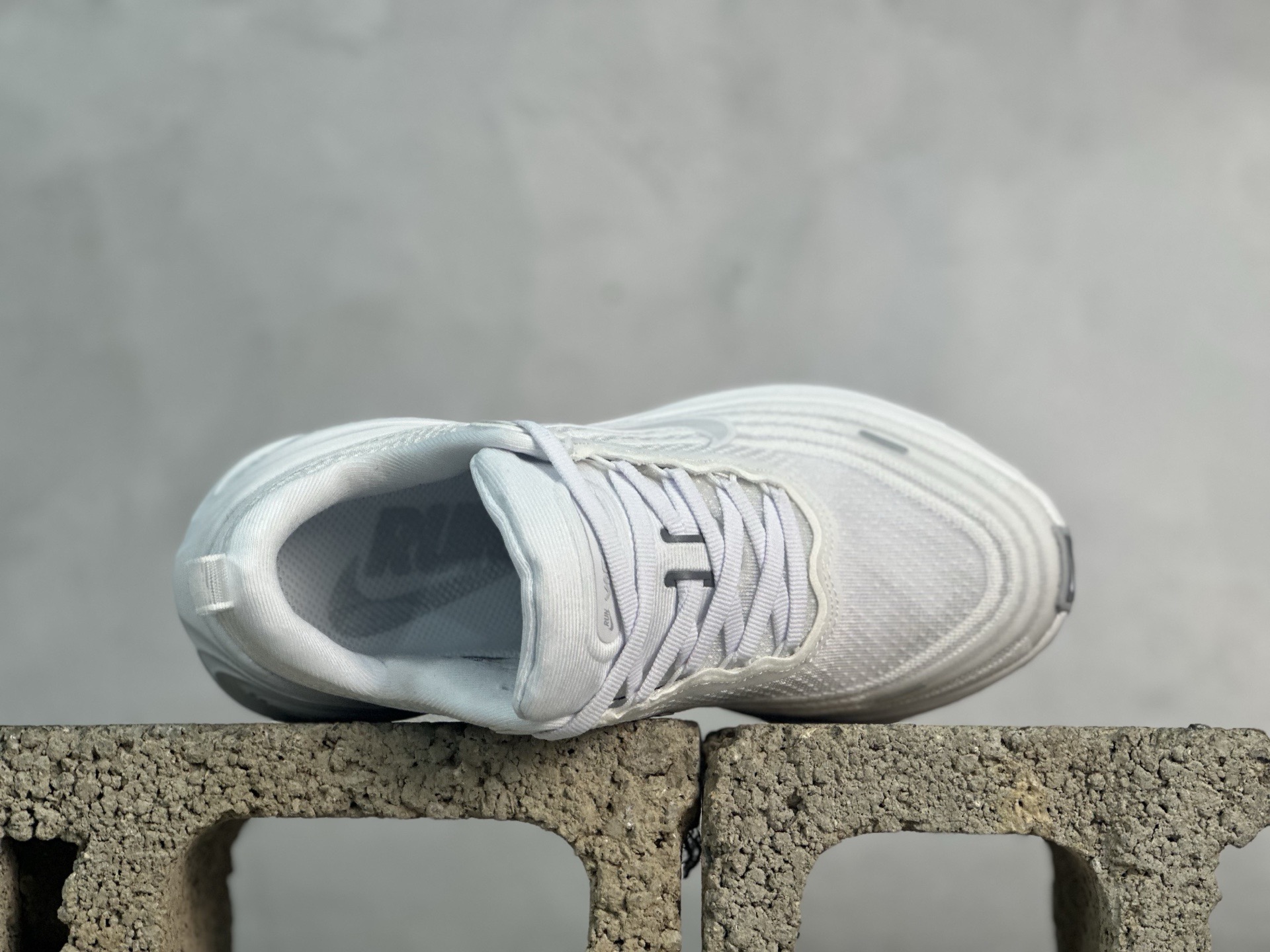 图片[4]-N版  Nike Air Zoom Vomero Plus 耐克网面厚底气垫跑鞋 HV8150-102 尺码：36 36.5 37.5 38 38.5 39 40 40.5 41 42 42.5 43 44 44.5 45 46-选品中心