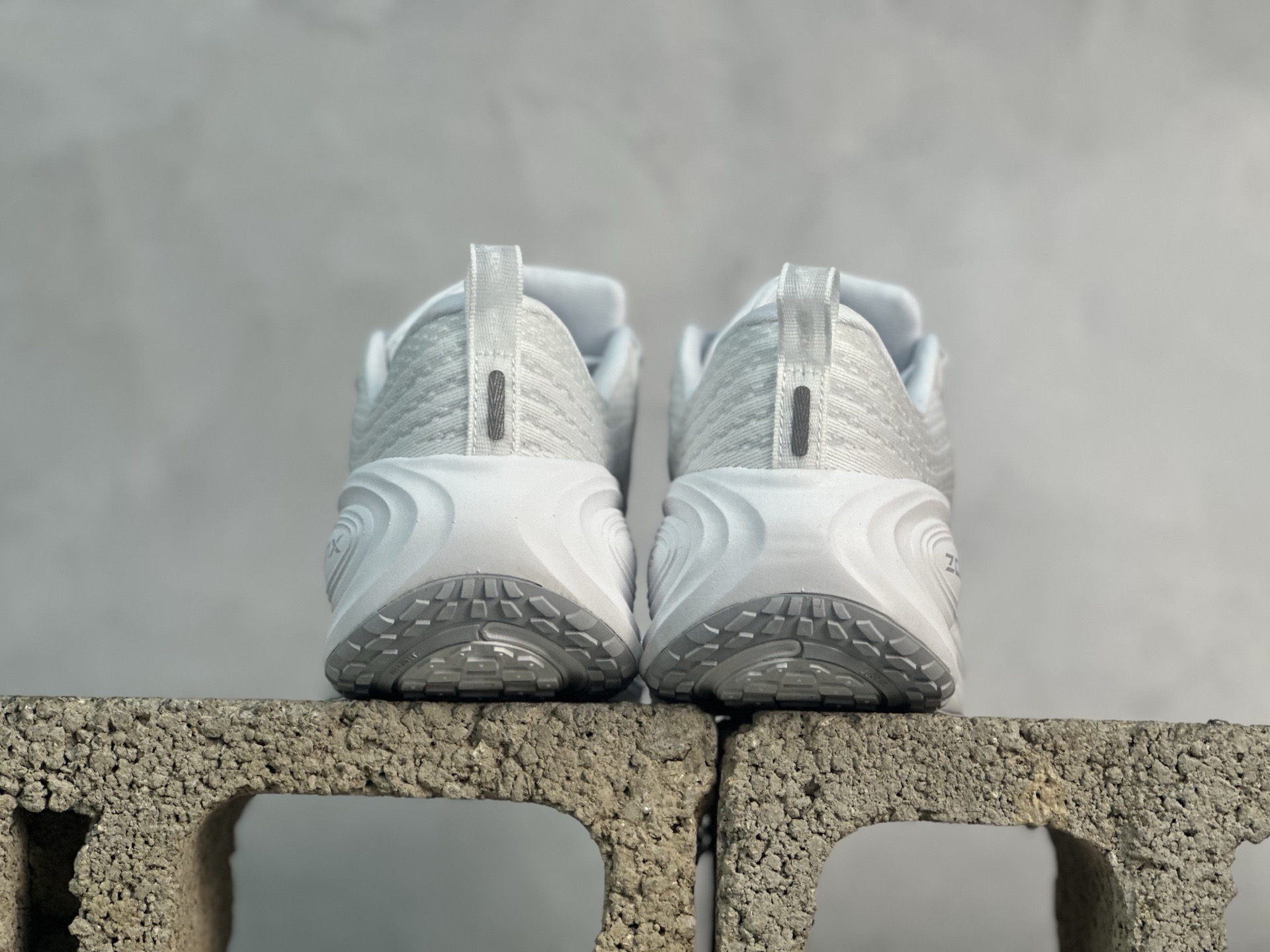 图片[5]-N版  Nike Air Zoom Vomero Plus 耐克网面厚底气垫跑鞋 HV8150-102 尺码：36 36.5 37.5 38 38.5 39 40 40.5 41 42 42.5 43 44 44.5 45 46-选品中心