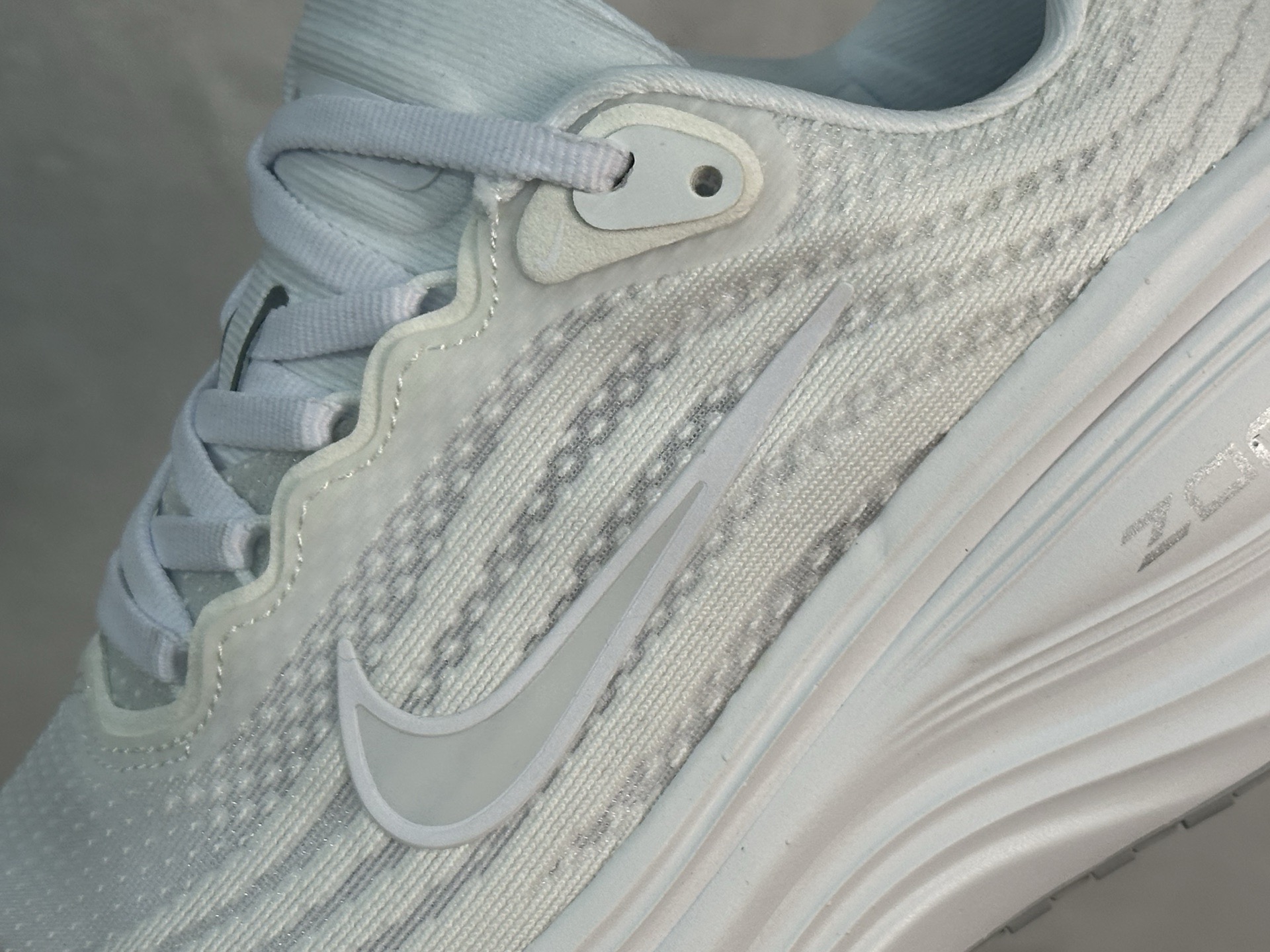 图片[9]-N版  Nike Air Zoom Vomero Plus 耐克网面厚底气垫跑鞋 HV8150-102 尺码：36 36.5 37.5 38 38.5 39 40 40.5 41 42 42.5 43 44 44.5 45 46-选品中心