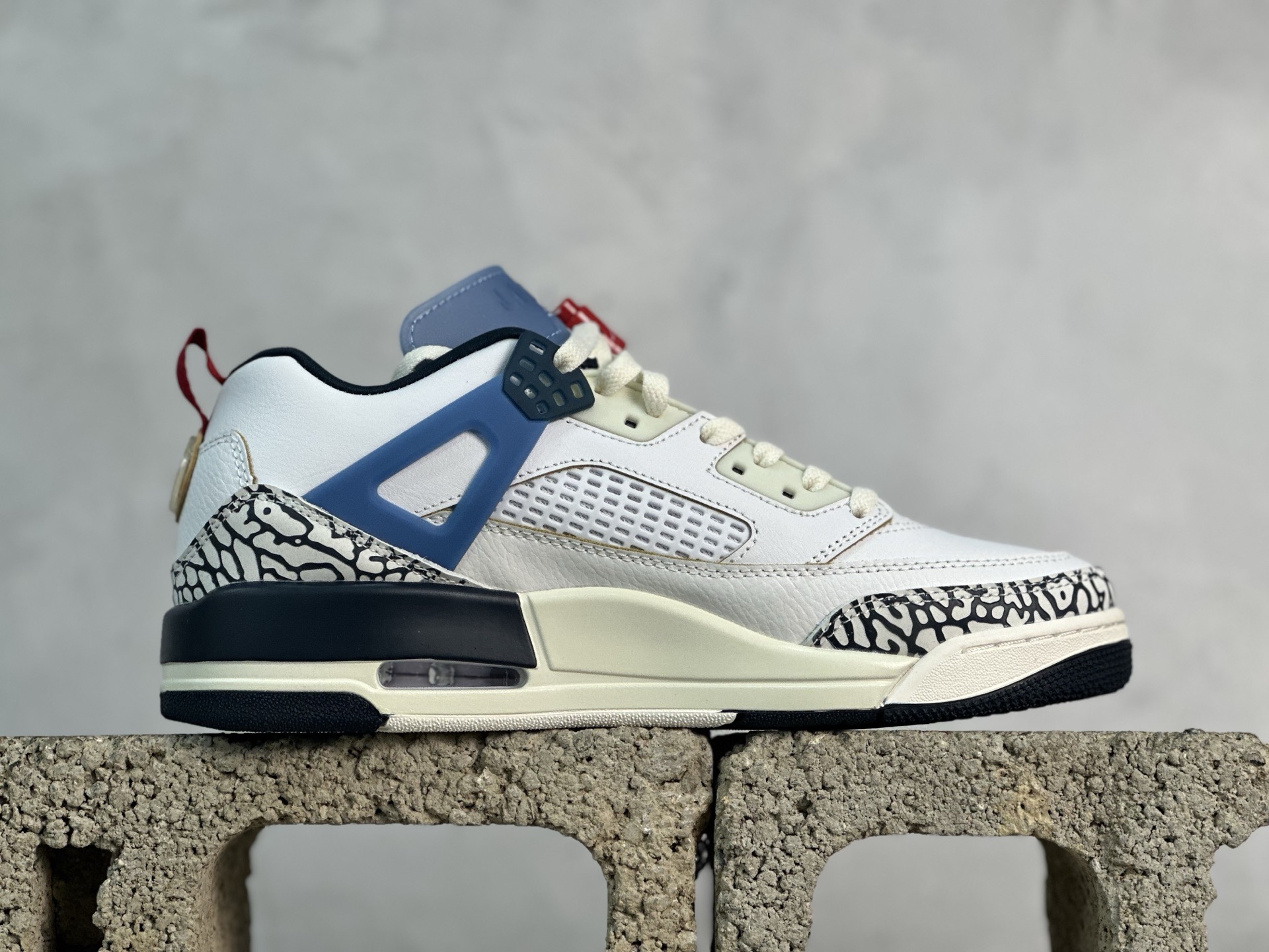 图片[2]-PZ  Jordan Spizike Low AJ 乔丹合体元素 文化休闲板鞋 IM2176-133 #整双鞋在 Air Jordan 5 Low 廓形的基础上，通过加入 AJ3 的爆裂纹和鞋底设计、AJ6 的鞋舌和鞋带束扣、AJ4 的鞋侧三角稳定贴片和鞋带孔等， 尺码：36 36.5 37.5 38 38.5 39 40 40.5 41 42 42.5 43 44 44.5 45 46 47.5-选品中心