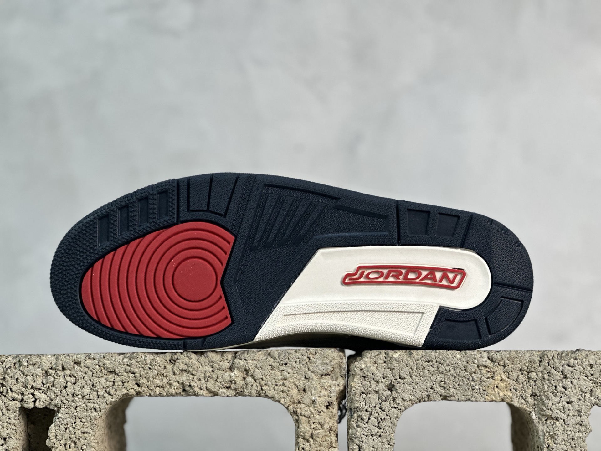 图片[3]-PZ  Jordan Spizike Low AJ 乔丹合体元素 文化休闲板鞋 IM2176-133 #整双鞋在 Air Jordan 5 Low 廓形的基础上，通过加入 AJ3 的爆裂纹和鞋底设计、AJ6 的鞋舌和鞋带束扣、AJ4 的鞋侧三角稳定贴片和鞋带孔等， 尺码：36 36.5 37.5 38 38.5 39 40 40.5 41 42 42.5 43 44 44.5 45 46 47.5-选品中心