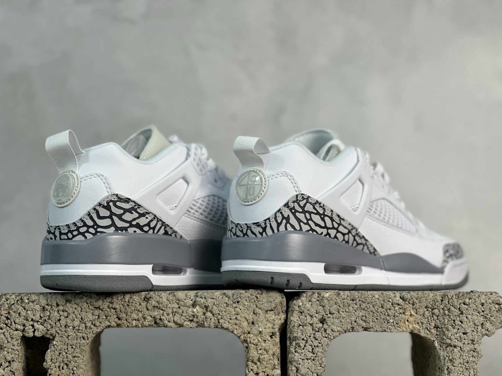 图片[6]-PZ  Jordan Spizike Low AJ 乔丹合体元素 文化休闲板鞋 107724-100 #整双鞋在 Air Jordan 5 Low 廓形的基础上，通过加入 AJ3 的爆裂纹和鞋底设计、AJ6 的鞋舌和鞋带束扣、AJ4 的鞋侧三角稳定贴片和鞋带孔等， 尺码：36 36.5 37.5 38 38.5 39 40 40.5 41 42 42.5 43 44 44.5 45 46 47.5-选品中心