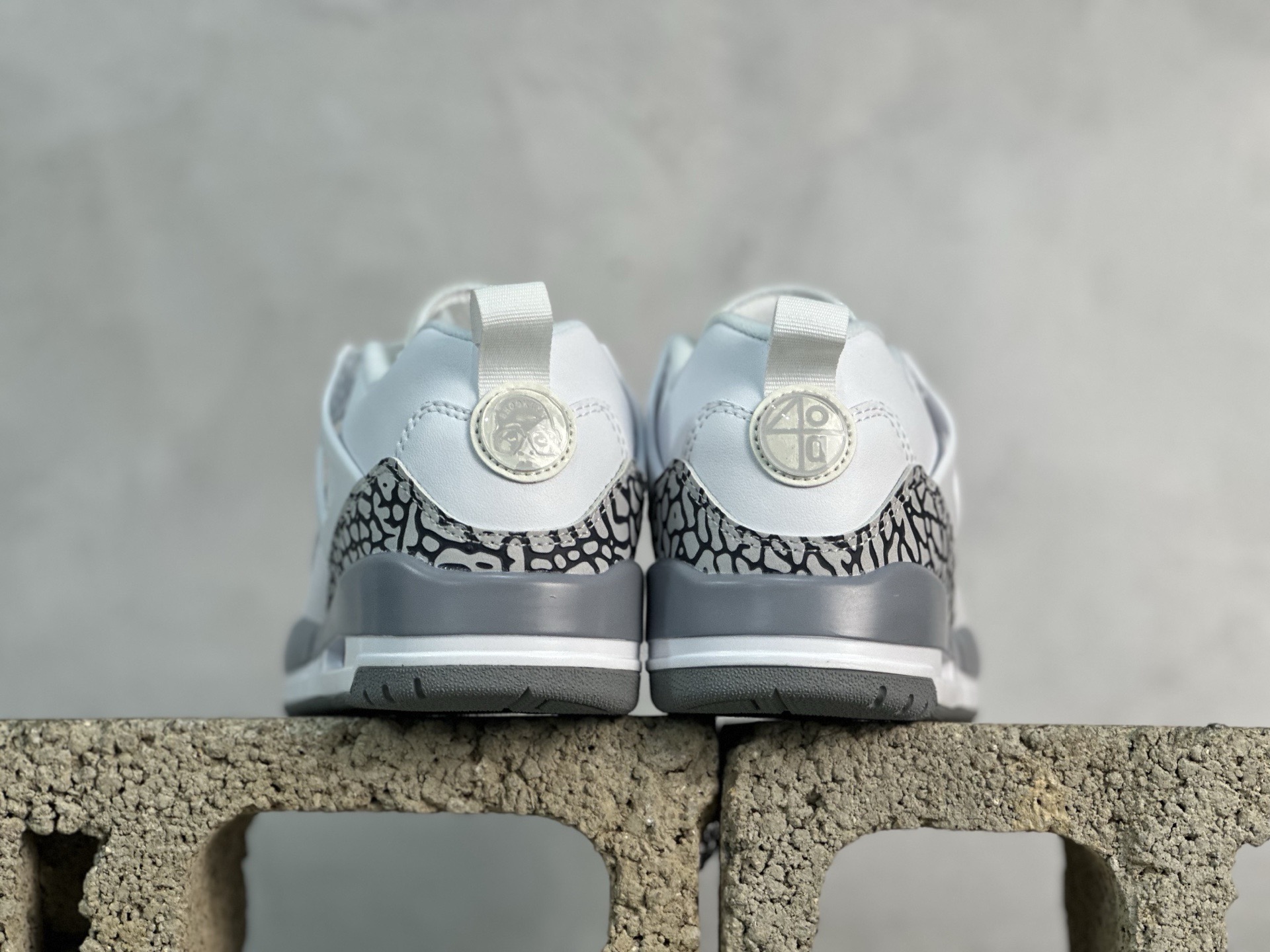 图片[5]-PZ  Jordan Spizike Low AJ 乔丹合体元素 文化休闲板鞋 107724-100 #整双鞋在 Air Jordan 5 Low 廓形的基础上，通过加入 AJ3 的爆裂纹和鞋底设计、AJ6 的鞋舌和鞋带束扣、AJ4 的鞋侧三角稳定贴片和鞋带孔等， 尺码：36 36.5 37.5 38 38.5 39 40 40.5 41 42 42.5 43 44 44.5 45 46 47.5-选品中心