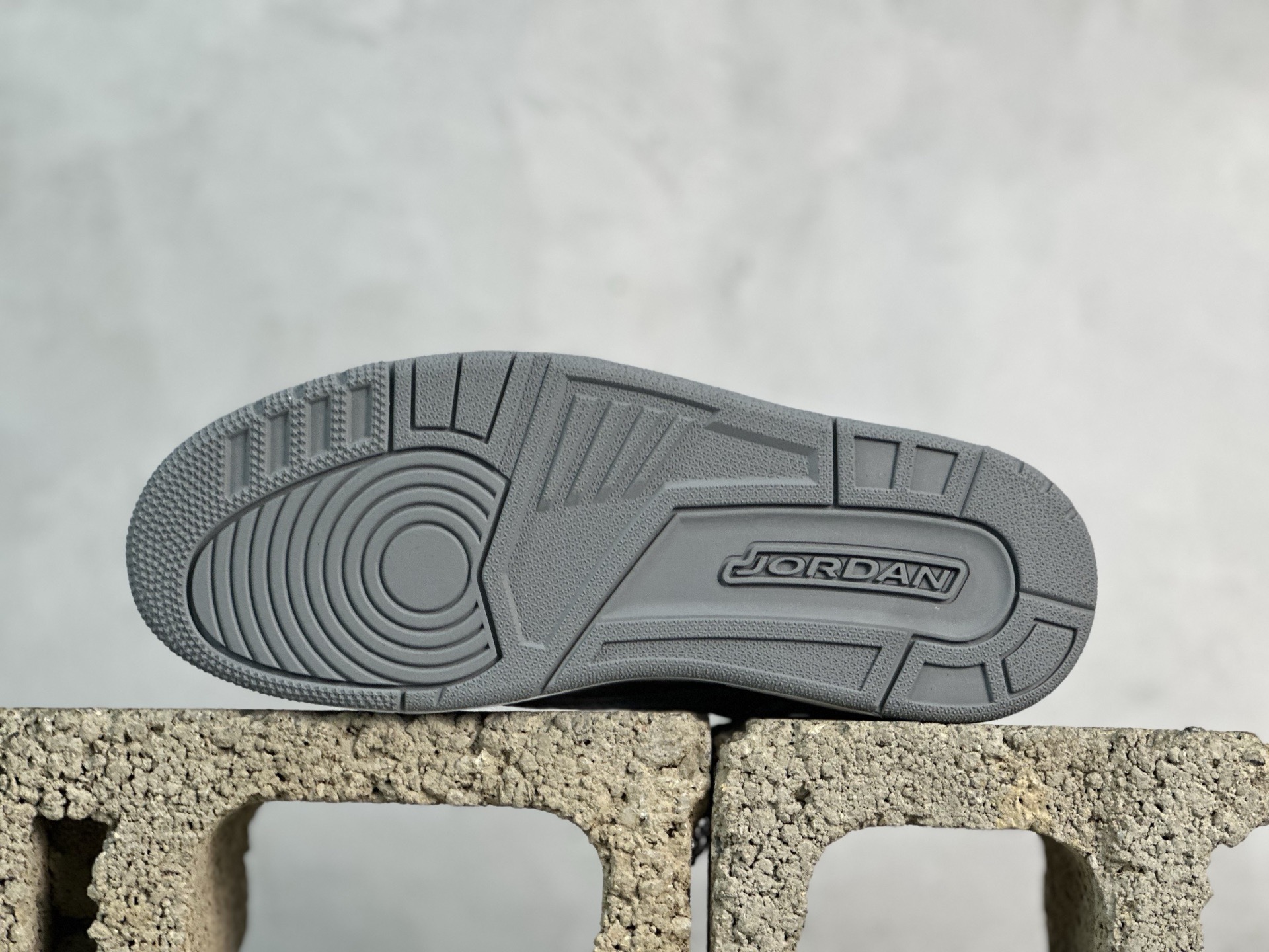 图片[3]-PZ  Jordan Spizike Low AJ 乔丹合体元素 文化休闲板鞋 107724-100 #整双鞋在 Air Jordan 5 Low 廓形的基础上，通过加入 AJ3 的爆裂纹和鞋底设计、AJ6 的鞋舌和鞋带束扣、AJ4 的鞋侧三角稳定贴片和鞋带孔等， 尺码：36 36.5 37.5 38 38.5 39 40 40.5 41 42 42.5 43 44 44.5 45 46 47.5-选品中心