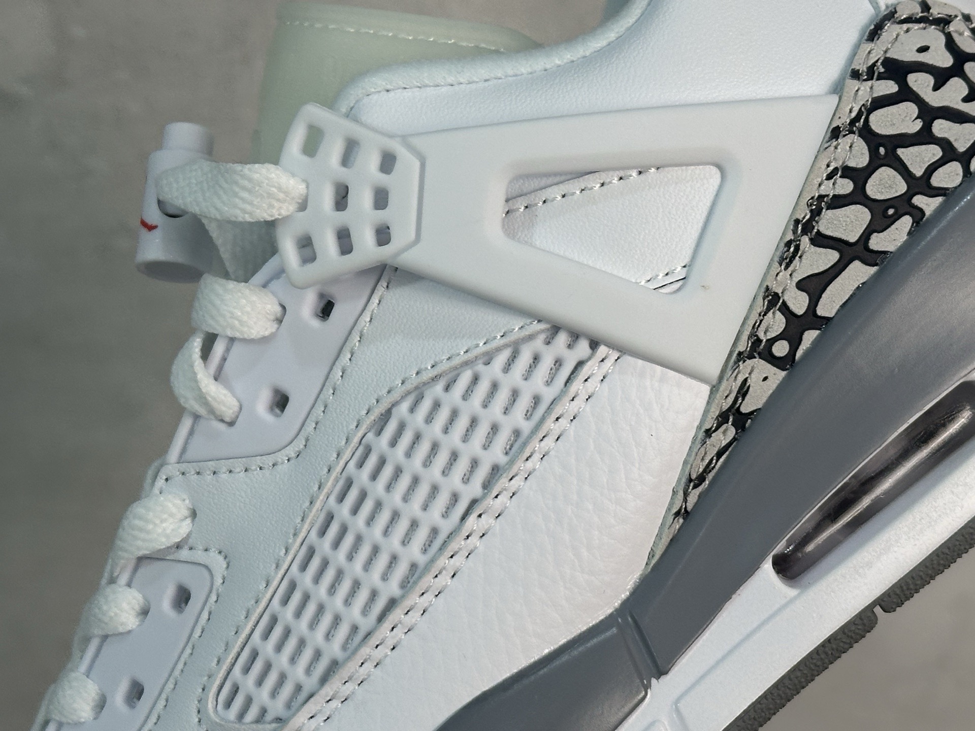 图片[9]-PZ  Jordan Spizike Low AJ 乔丹合体元素 文化休闲板鞋 107724-100 #整双鞋在 Air Jordan 5 Low 廓形的基础上，通过加入 AJ3 的爆裂纹和鞋底设计、AJ6 的鞋舌和鞋带束扣、AJ4 的鞋侧三角稳定贴片和鞋带孔等， 尺码：36 36.5 37.5 38 38.5 39 40 40.5 41 42 42.5 43 44 44.5 45 46 47.5-选品中心