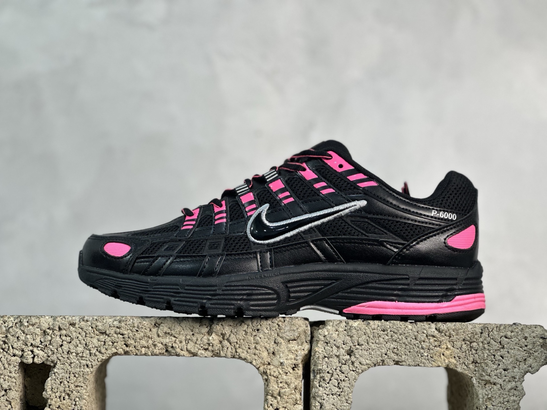 PF  原鞋开发 原数据档案 Nike P-6000 黑粉 货号：CD6404-600 尺码：36 36.5 37.5 38 38.5 39 40 40.5 41 42 42.5 43 44 44.5 45 \