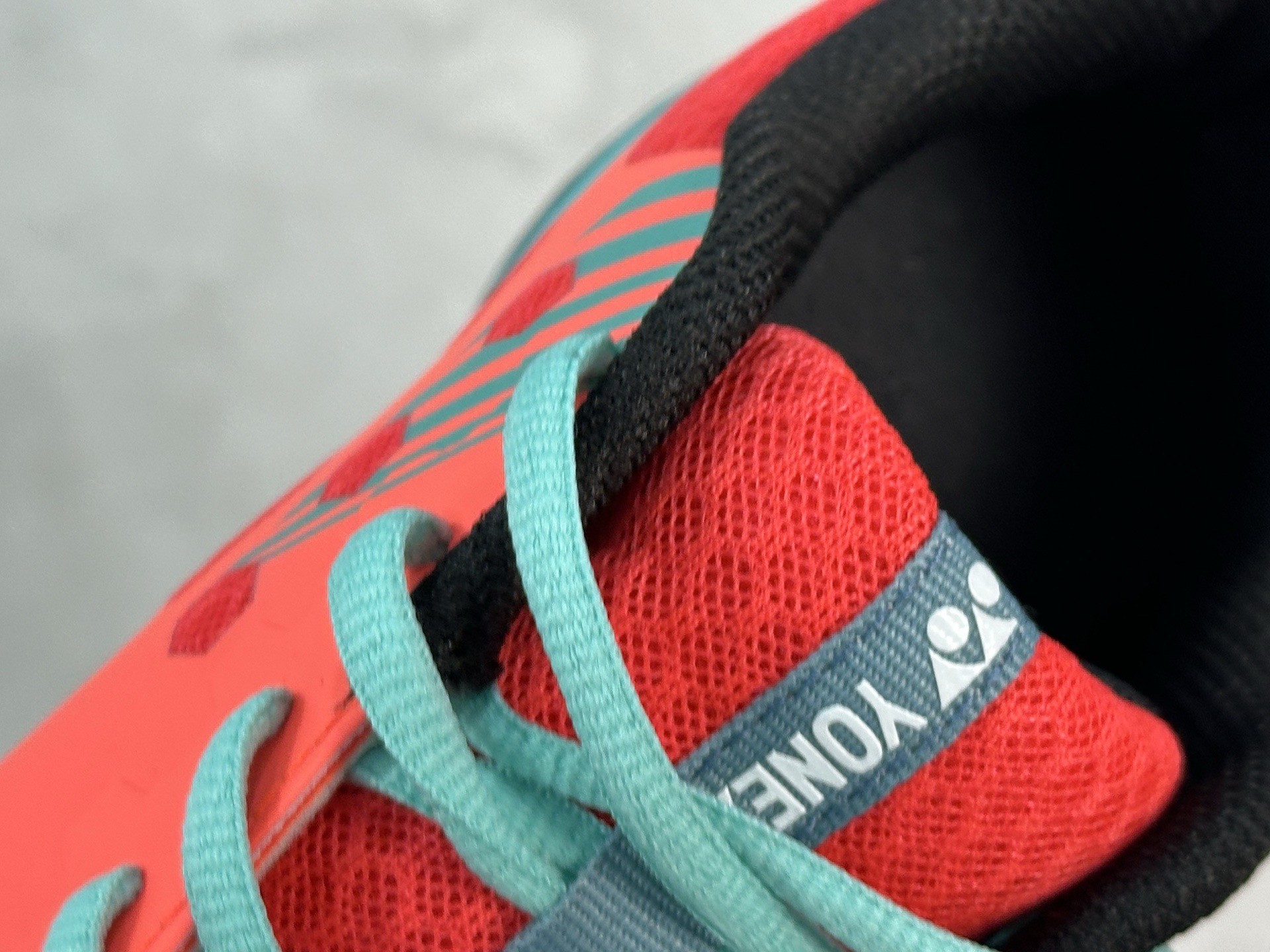 图片[9]-YONEX尤尼克斯POWER CUSHION 65 织物合成革 羽毛球鞋 采用动力垫+设计 减震蓄能 保护脚踝 人体工程防撞鞋头 护脚趾 鞋底采用放射状桨翼大底 提升全方位的防滑性 抓地力更强 大底采用石墨碳素板设计 增强鞋底支撑 网面透气孔设计 增强鞋内热量释放 货号： SHBSRB1EX 尺码： 36 36.5 37 38 38.5 39 40 40.5 41 42 42.5 43 44 45-选品中心