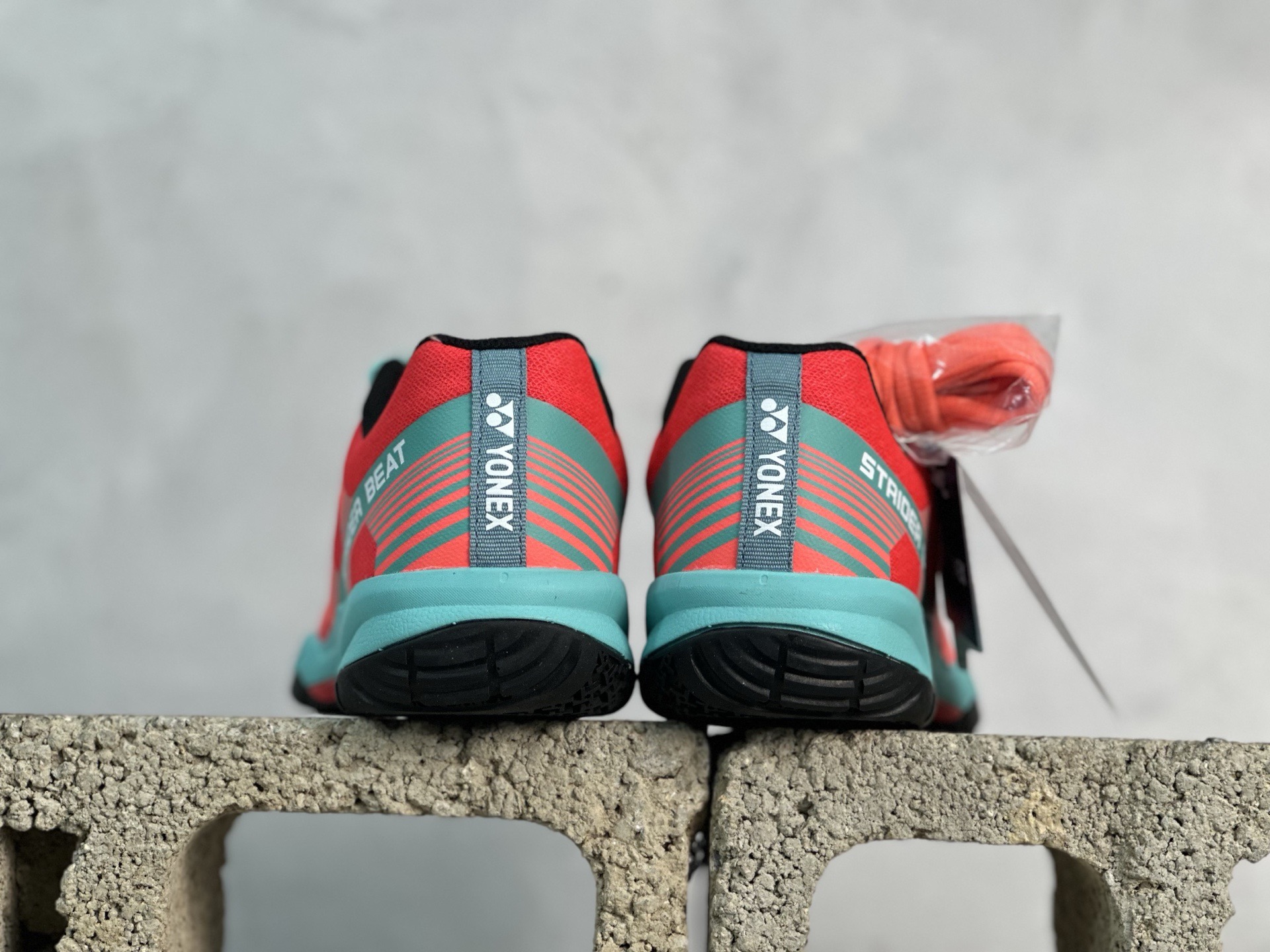 图片[5]-YONEX尤尼克斯POWER CUSHION 65 织物合成革 羽毛球鞋 采用动力垫+设计 减震蓄能 保护脚踝 人体工程防撞鞋头 护脚趾 鞋底采用放射状桨翼大底 提升全方位的防滑性 抓地力更强 大底采用石墨碳素板设计 增强鞋底支撑 网面透气孔设计 增强鞋内热量释放 货号： SHBSRB1EX 尺码： 36 36.5 37 38 38.5 39 40 40.5 41 42 42.5 43 44 45-选品中心