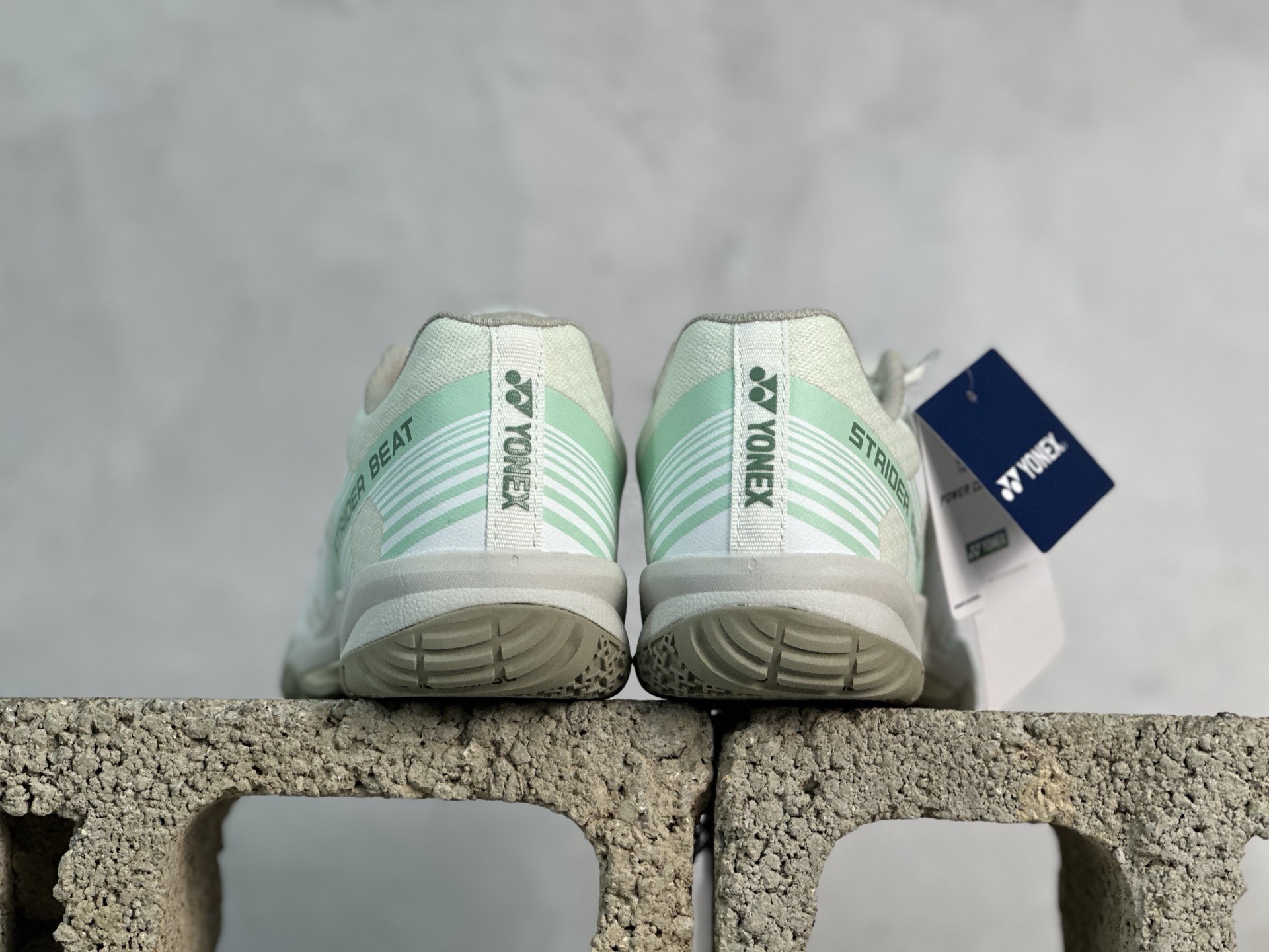 图片[5]-YONEX尤尼克斯POWER CUSHION 65 织物合成革 羽毛球鞋 采用动力垫+设计 减震蓄能 保护脚踝 人体工程防撞鞋头 护脚趾 鞋底采用放射状桨翼大底 提升全方位的防滑性 抓地力更强 大底采用石墨碳素板设计 增强鞋底支撑 网面透气孔设计 增强鞋内热量释放 货号： SHBSRB1EX 尺码： 36 36.5 37 38 38.5 39 40 40.5 41 42 42.5 43 44 45-选品中心