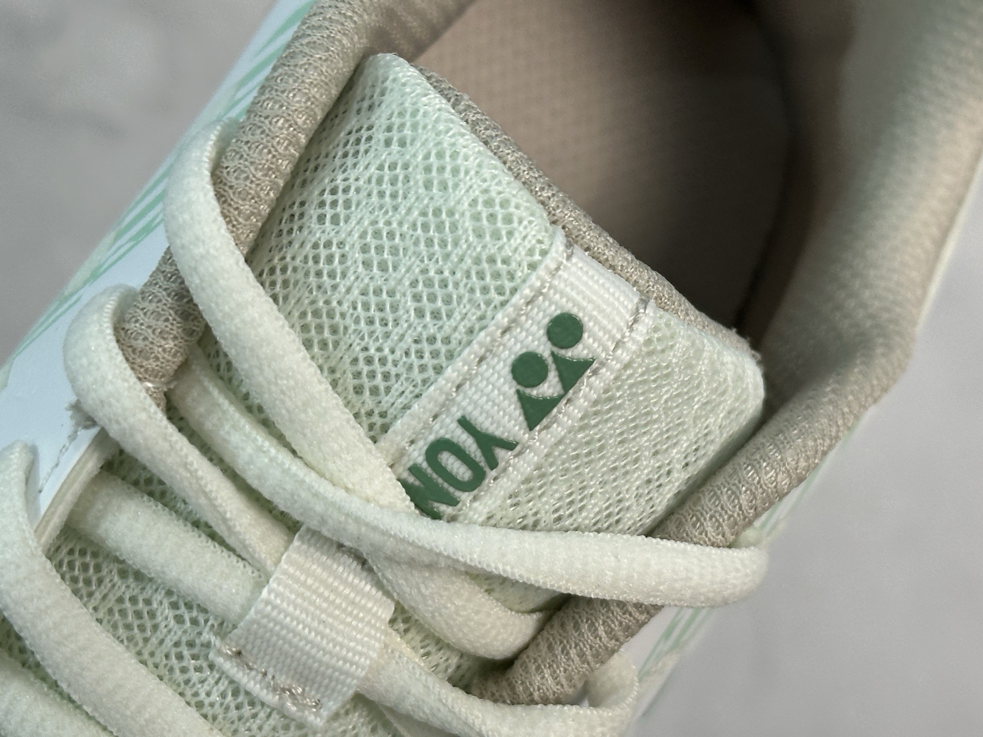 图片[8]-YONEX尤尼克斯POWER CUSHION 65 织物合成革 羽毛球鞋 采用动力垫+设计 减震蓄能 保护脚踝 人体工程防撞鞋头 护脚趾 鞋底采用放射状桨翼大底 提升全方位的防滑性 抓地力更强 大底采用石墨碳素板设计 增强鞋底支撑 网面透气孔设计 增强鞋内热量释放 货号： SHBSRB1EX 尺码： 36 36.5 37 38 38.5 39 40 40.5 41 42 42.5 43 44 45-选品中心