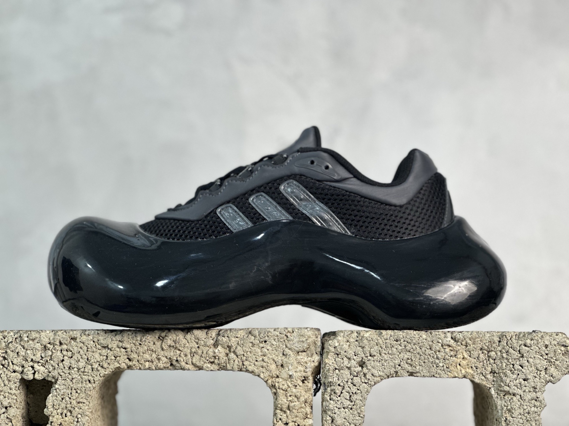 AVAVAV x Adidas Originals Moonrubber Megaride 阿迪达斯 联名款 舒适 防滑耐磨 低帮 生活休闲鞋 货号： JI1494 尺码： 35.5 36 36.5 37 38 38.5 39 40 40.5 41 42 42.5 43-选品中心