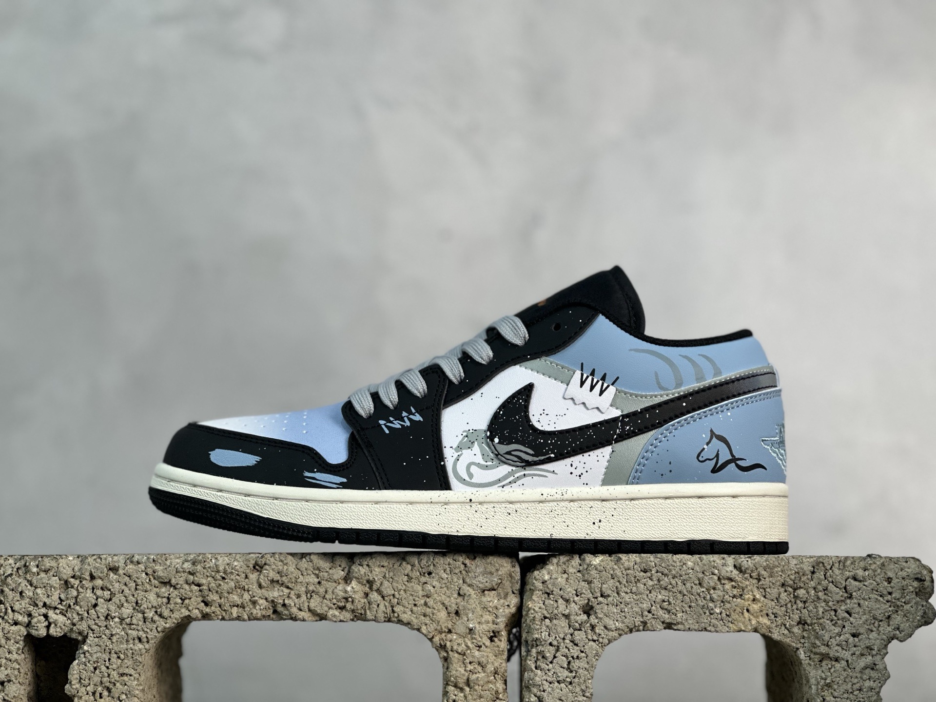 K版  综合版 Jordan Air Jordan 1 AJ1低邦 马年喷墨 货号：5533558-081 尺码：36 36.5 37 38.5 39 40 40.5 41 42 42.5 43 44 44.5 45 46-选品中心