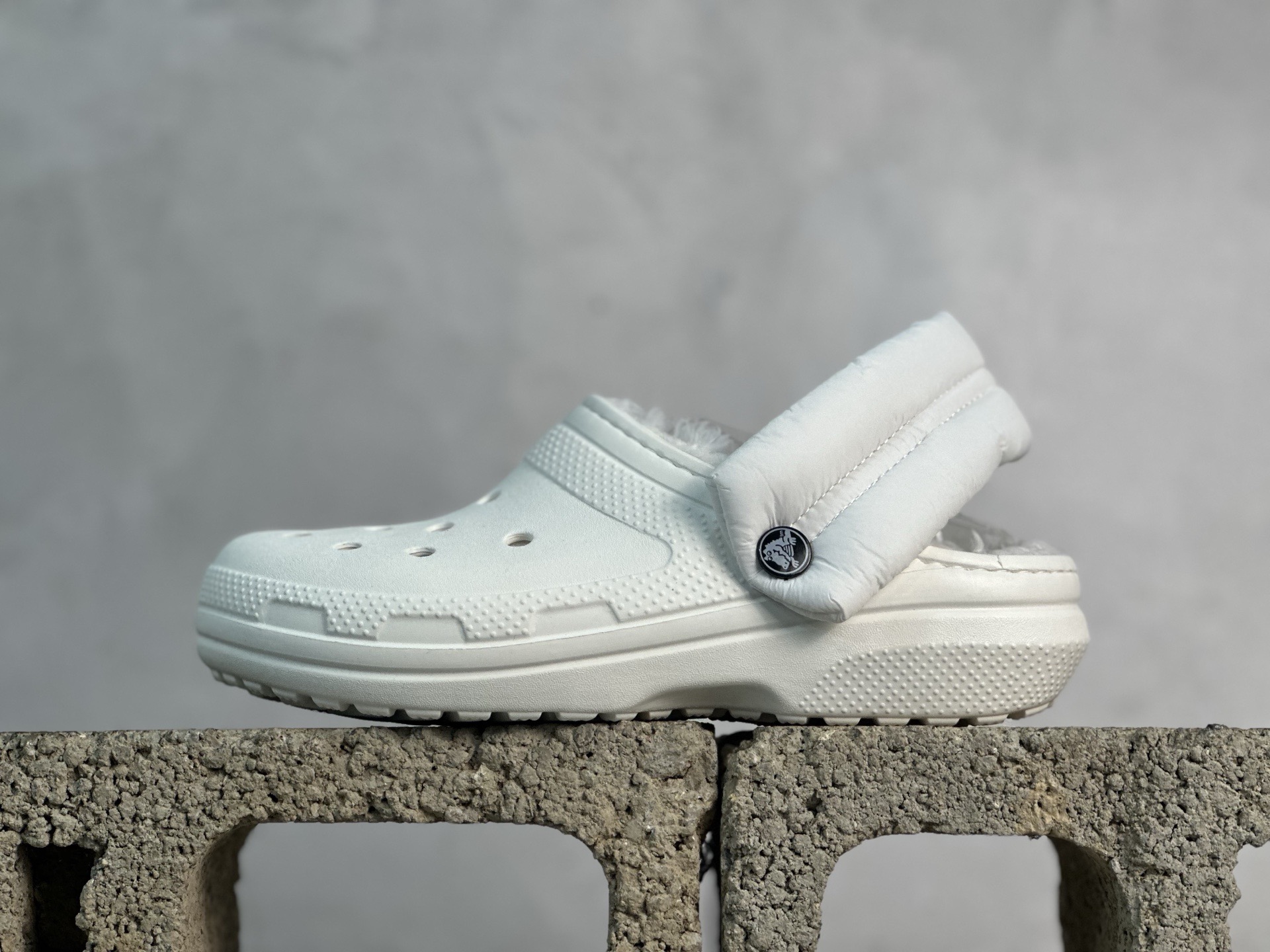 💰120 放店私
Crocs 卡洛驰 洞洞加绒鞋
经典热销系列 经典主推 永不过时 高品质跑量版本 核心推手可放心操作
尺码对照表
M4-M10