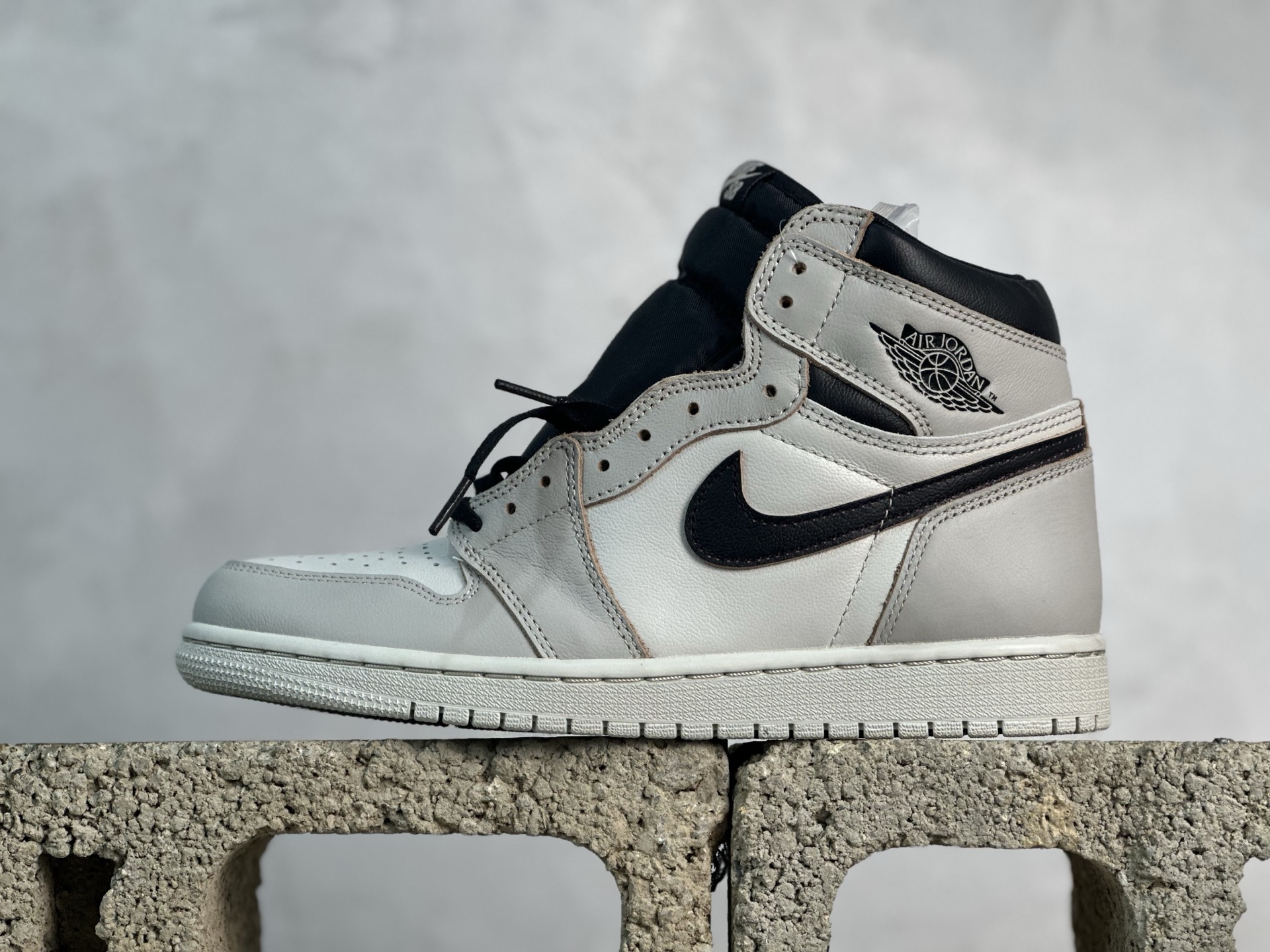 💰130 放店私 双十二福利开启！
get纯原AJ1高帮系列特价！
尺码40-47.5，全码输出！
get纯原福利！品质如图，实物所拍即所得！材料 版型 细节都是可圈可点！价格也是真的白菜价了，转图必卖！