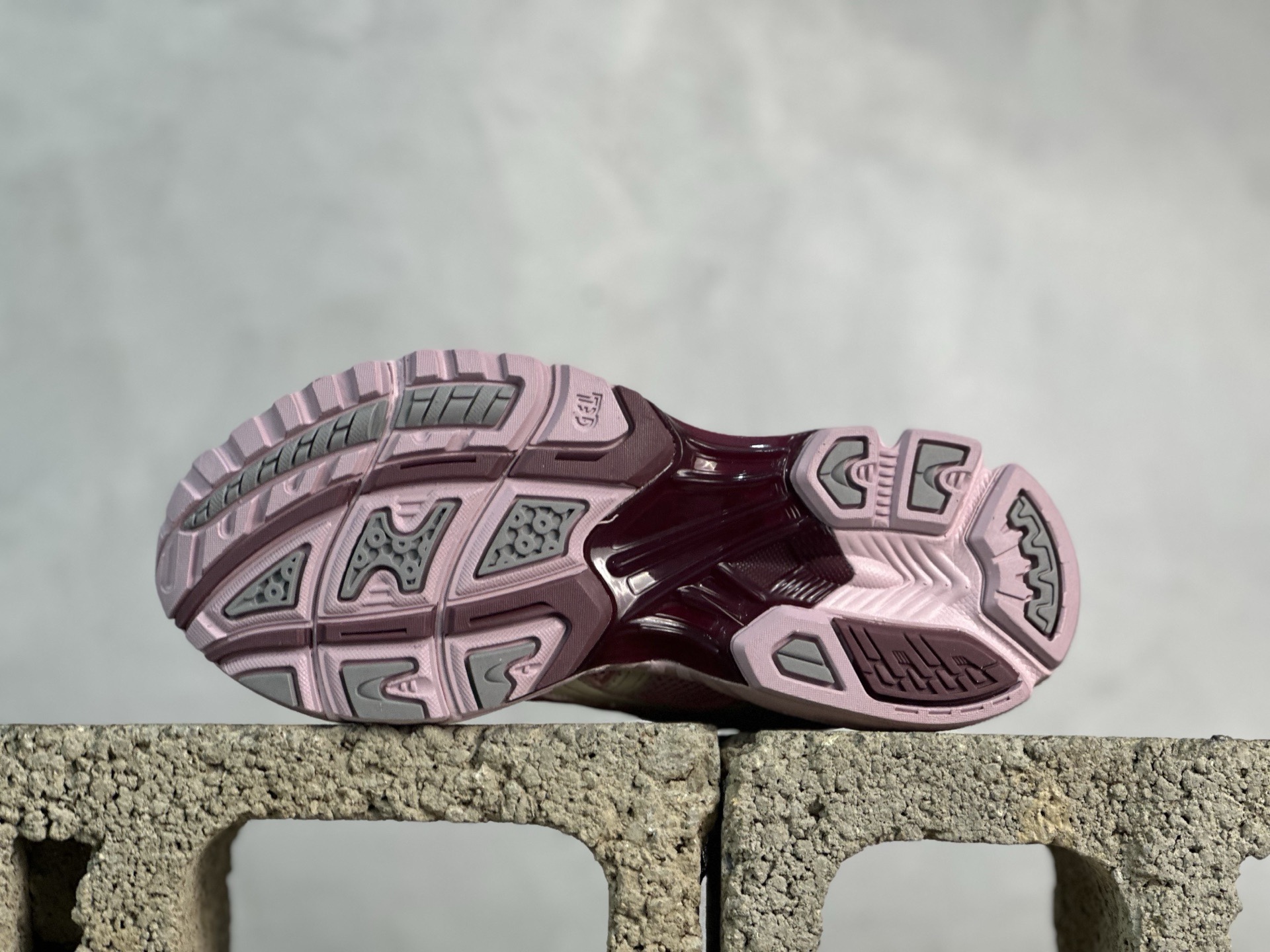 💰190 放店私 Asics Gel-Kayano 14 亚瑟士运动休闲透气专业跑鞋 1202A105-700 尺码：36 37 37.5 38 39 39.5 40 40.5 41.5 42 42.5 43.5 44 45