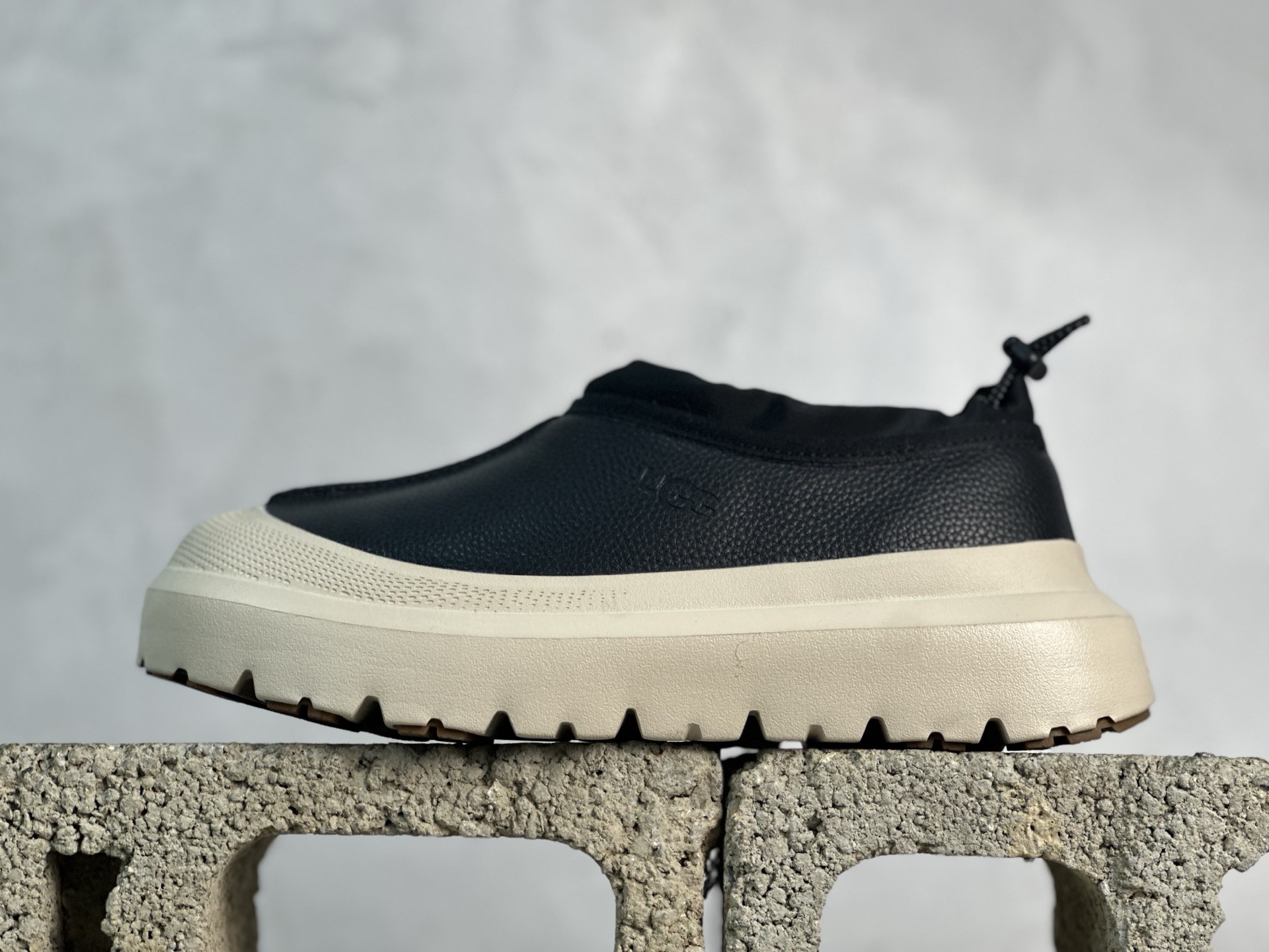 Top💰260 放店私
UGG 包头套脚 黑白

货号：1158351-BCKBR
尺码： 39 40 40.5 41 42 42.5 43 44