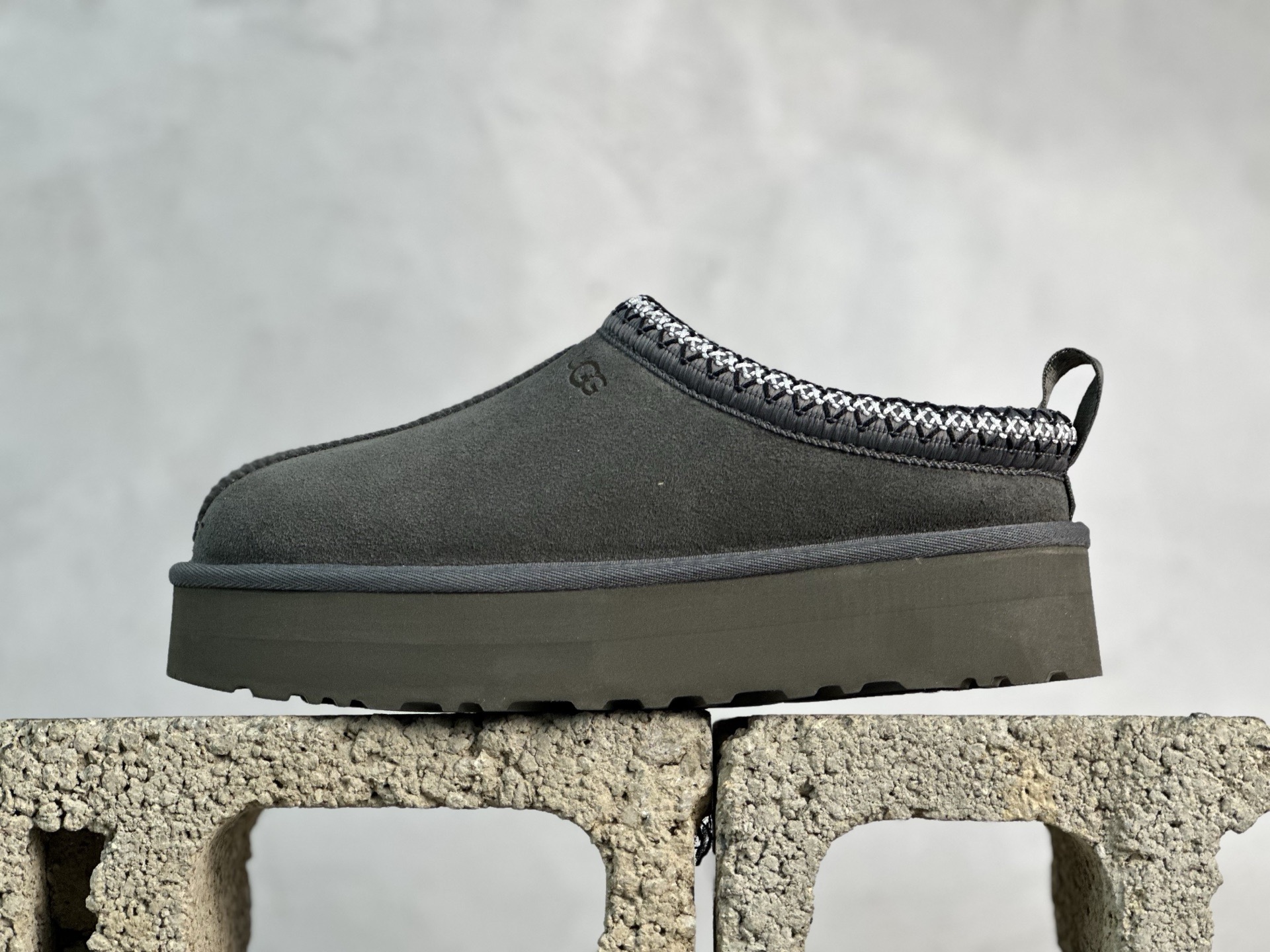 Top💰200 放店私
UGG Tazz 灰绿

货号：1122553-GREY
尺码：35 36 36.5 37.5 38 38.5 39 40