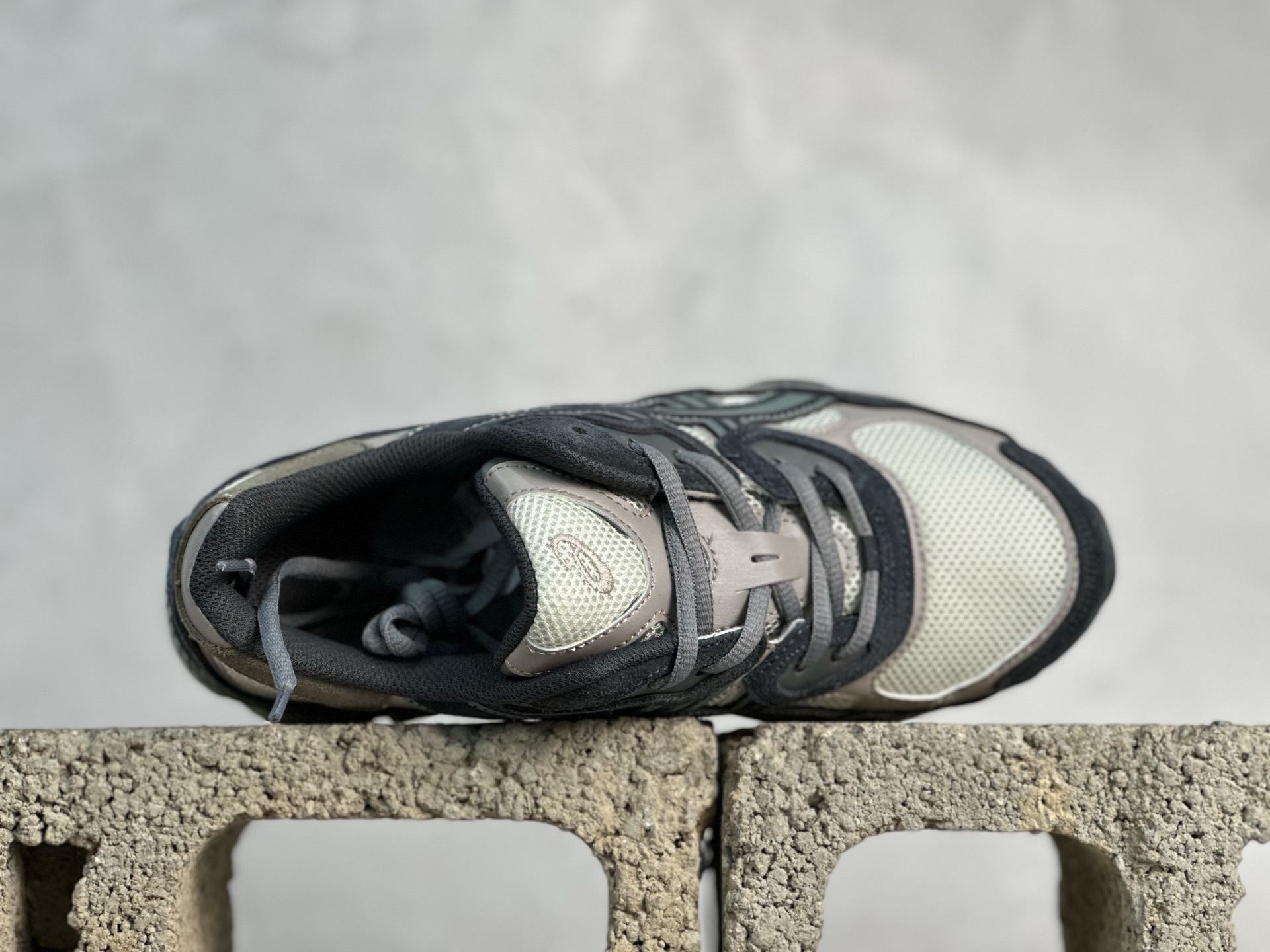 💰180 放店私 No.1版 ASICS GEL-NYC 最强Nyc 价格到位对标市面高价 1201A789-250 燕麦灰 Size：36 37 37.5 38 39 39.5 40 40.5 41.5 42 42.5 43.5 44 44.5 45 46 46.5 47