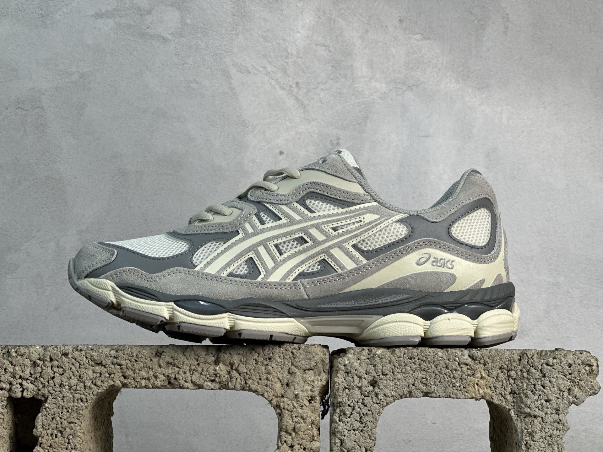 💰180 放店私 No.1版 ASICS GEL-NYC 最强Nyc 价格到位对标市面高价 1201A789-103 灰色 Size：36 37 37.5 38 39 39.5 40 40.5 41.5 42 42.5 43.5 44 44.5 45 46 46.5 47