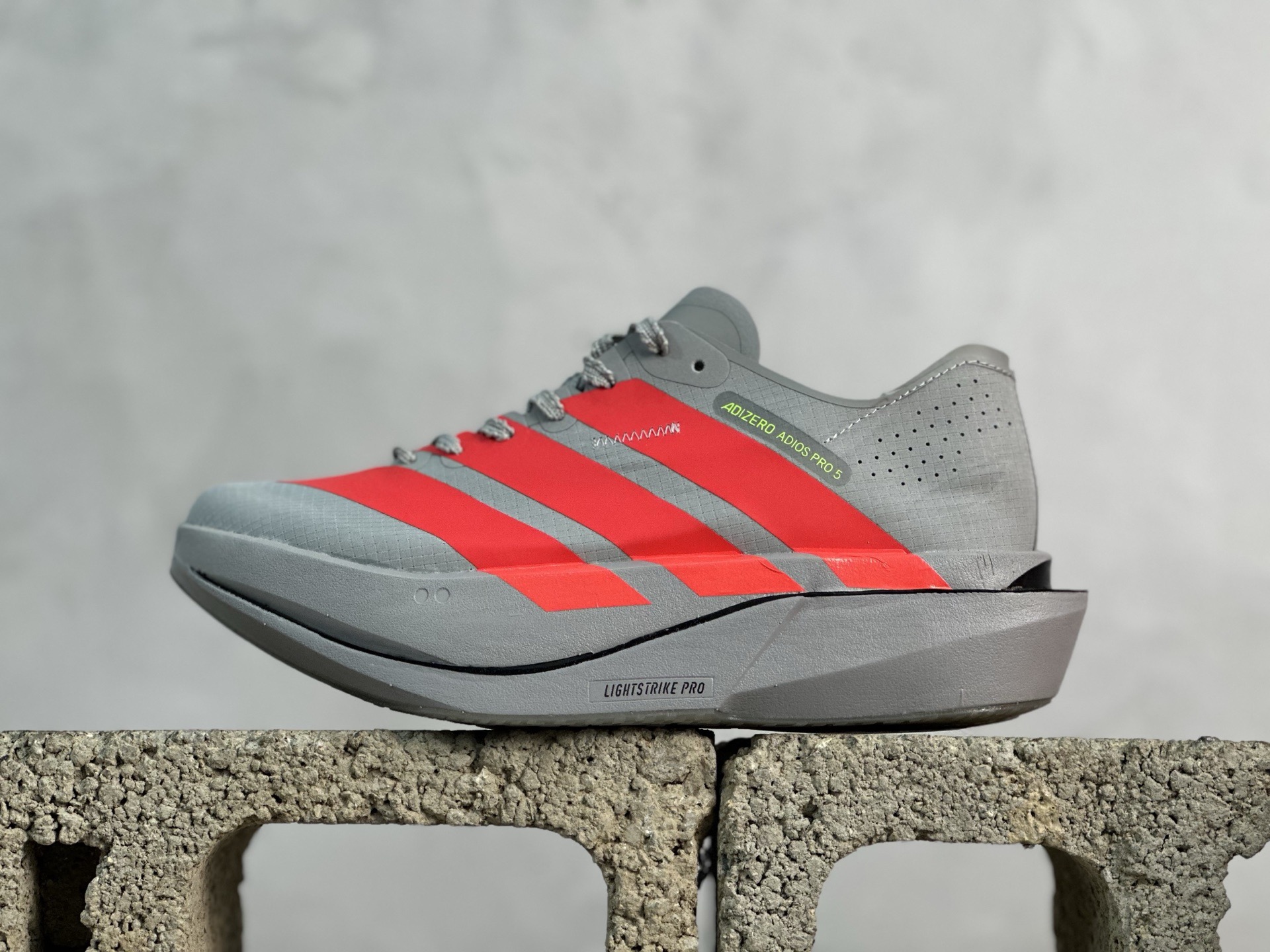 放店私 Adidas Adizero Adios 5 M 马拉松飞线贾卡轻质透气休闲运动跑步鞋 采用双层透气网纱 Flywire动态飞线绑缚鞋面材质 内置Zoom小气垫装置 货号:KI8291