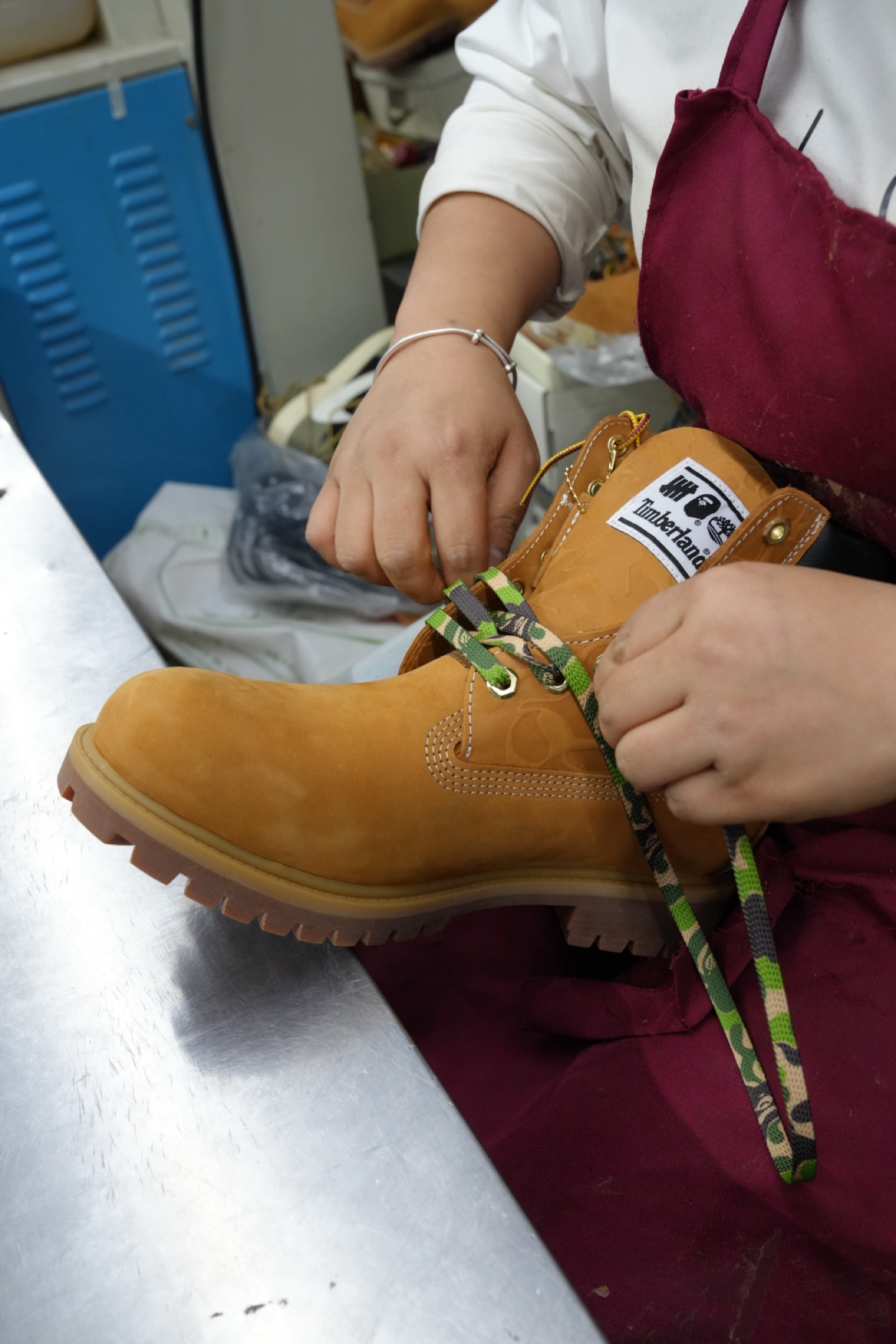 MI版 UNDEFEATED BAPE x Timberland添柏岚 6 Inch 今日大货 部分细节 Size：40 41 41.5 42 43 43.5 44 44.5 45 45.5 46