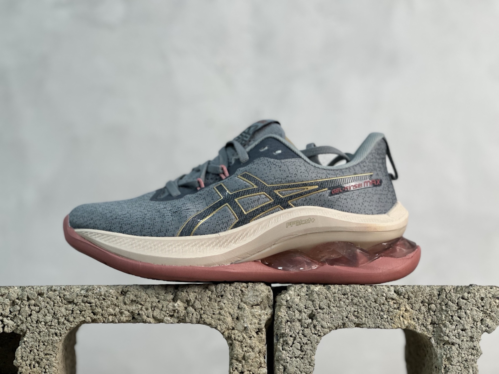 💰180 放店私
纯原大厂 极限套现回款 长期供应 正单品质Asics Gel-kinsei Max 缓震科技 。新配色陆续出。市面配套抵债