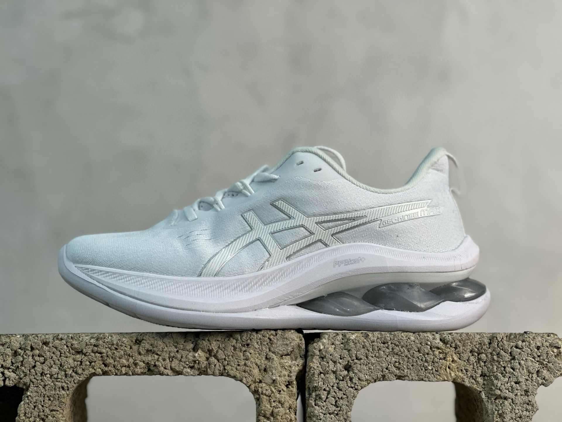 💰180 放店私
纯原大厂 极限套现回款 长期供应 正单品质Asics Gel-kinsei Max 缓震科技 。新配色陆续出。市面配套抵债