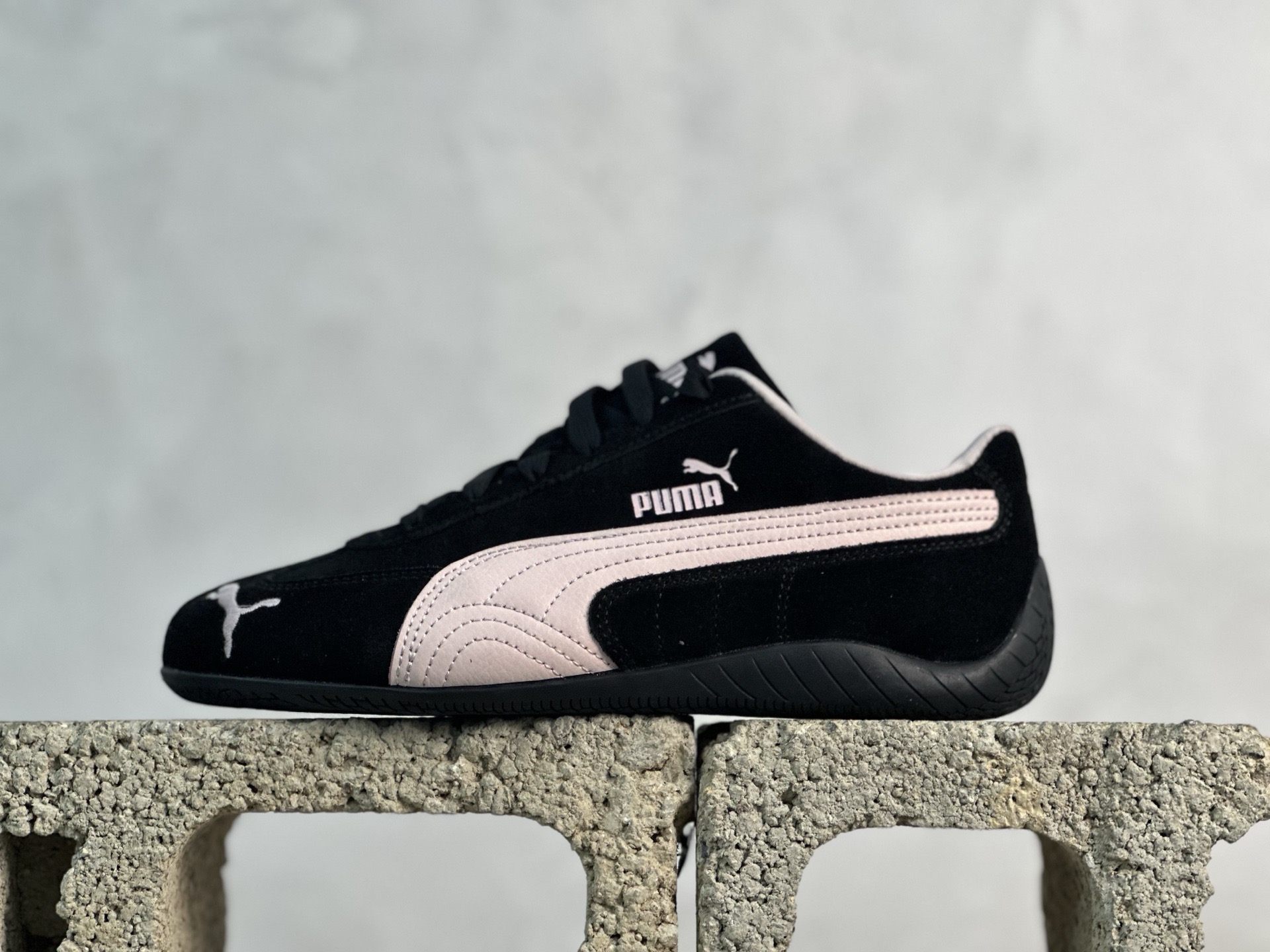 ZG💰140 放店私
#PUMA 赛车鞋 性价比天花板 指令单已排满 Puma专业户 二次成型“猛帮”成型工艺 真拼接鞋面 杜绝杀猪版本 PUMA彪马 speedcat系列 黑粉荔枝皮

货号：406329-09

尺码：35 36 36.5 37.5 38 38.5 39 40 40.5 41 42 42.5 43 44 44.5 45 
ba