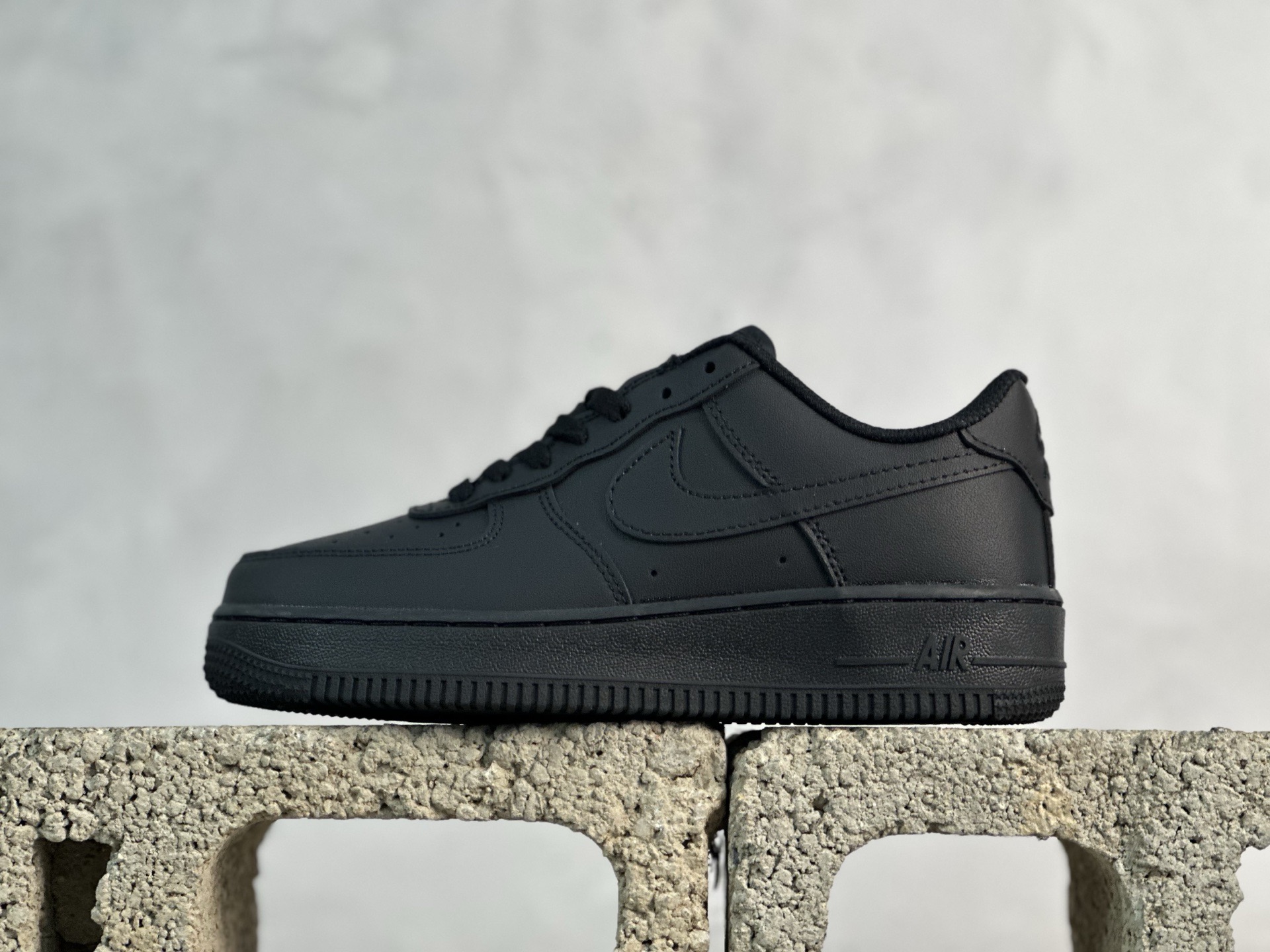 💰100 放店私 Nk Air Force 1 '07 Low 空军一号经典全黑低帮休闲运动板鞋 315122-001
#万双库存 淡季冲量福利 原楦原纸板 纯正版型 高清洁度 内置全掌气垫
尺码：36 36.5 37.5 38 38.5 39 40 40.5 41 42 42.5 43 44 44.5 45 46 47.5