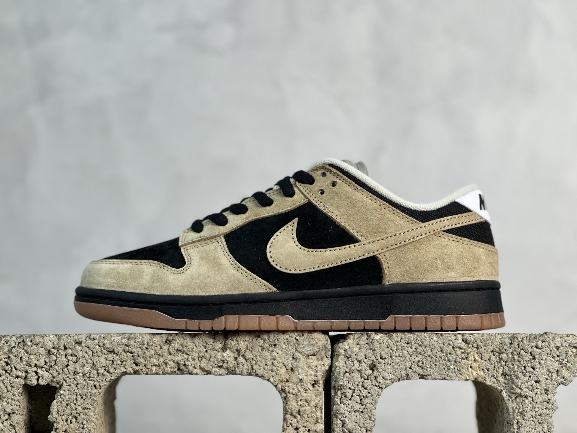 YC💰240 放店私
【定制球鞋】Nike Dunk SB 摩卡黑
货号：HJ0367-200
尺码：40 40.5 41 42 42.5 43 44 44.5 45 46