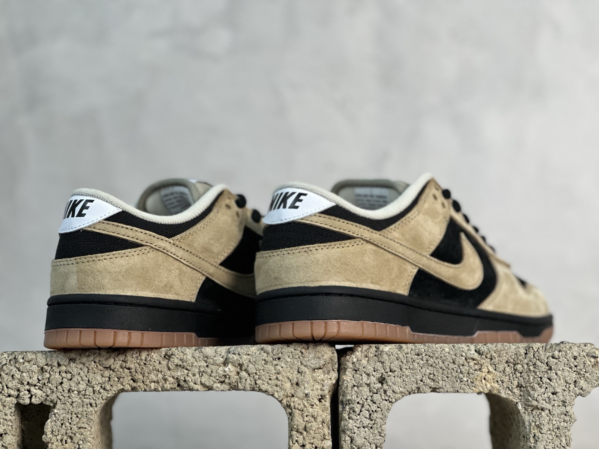 YC💰240 放店私
【定制球鞋】Nike Dunk SB 摩卡黑
货号：HJ0367-200
尺码：40 40.5 41 42 42.5 43 44 44.5 45 46