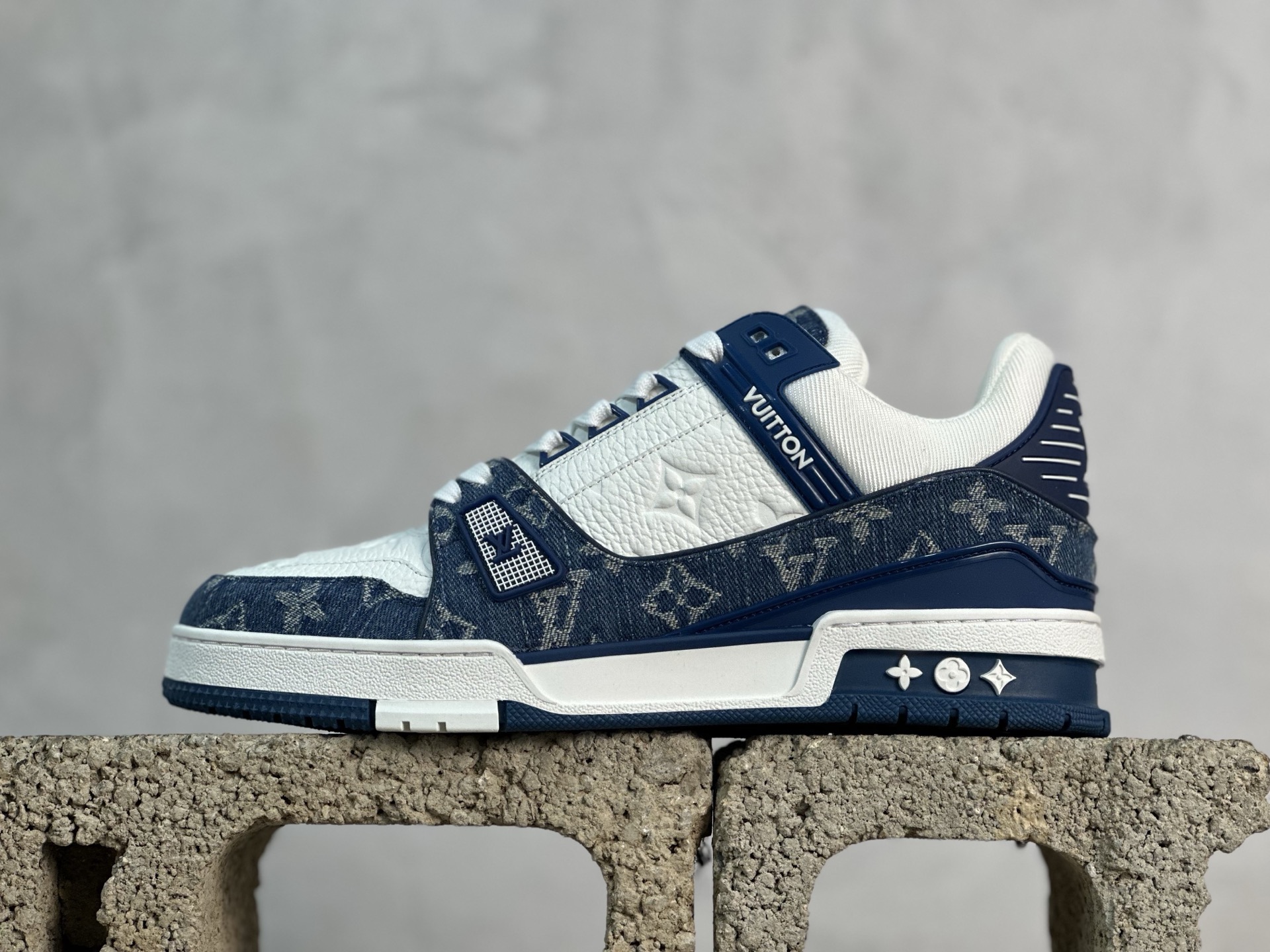 💰400 放店私
XC版 Louis Vuitton  LV Trainer系列 新配色入库上架

市场货一堆的东西没必要做文案吹嘘
实拍如图 所见即所得 细节细揣摩 让你感受真正的好货
尺码： 39 40 41 42 43 44 45 46