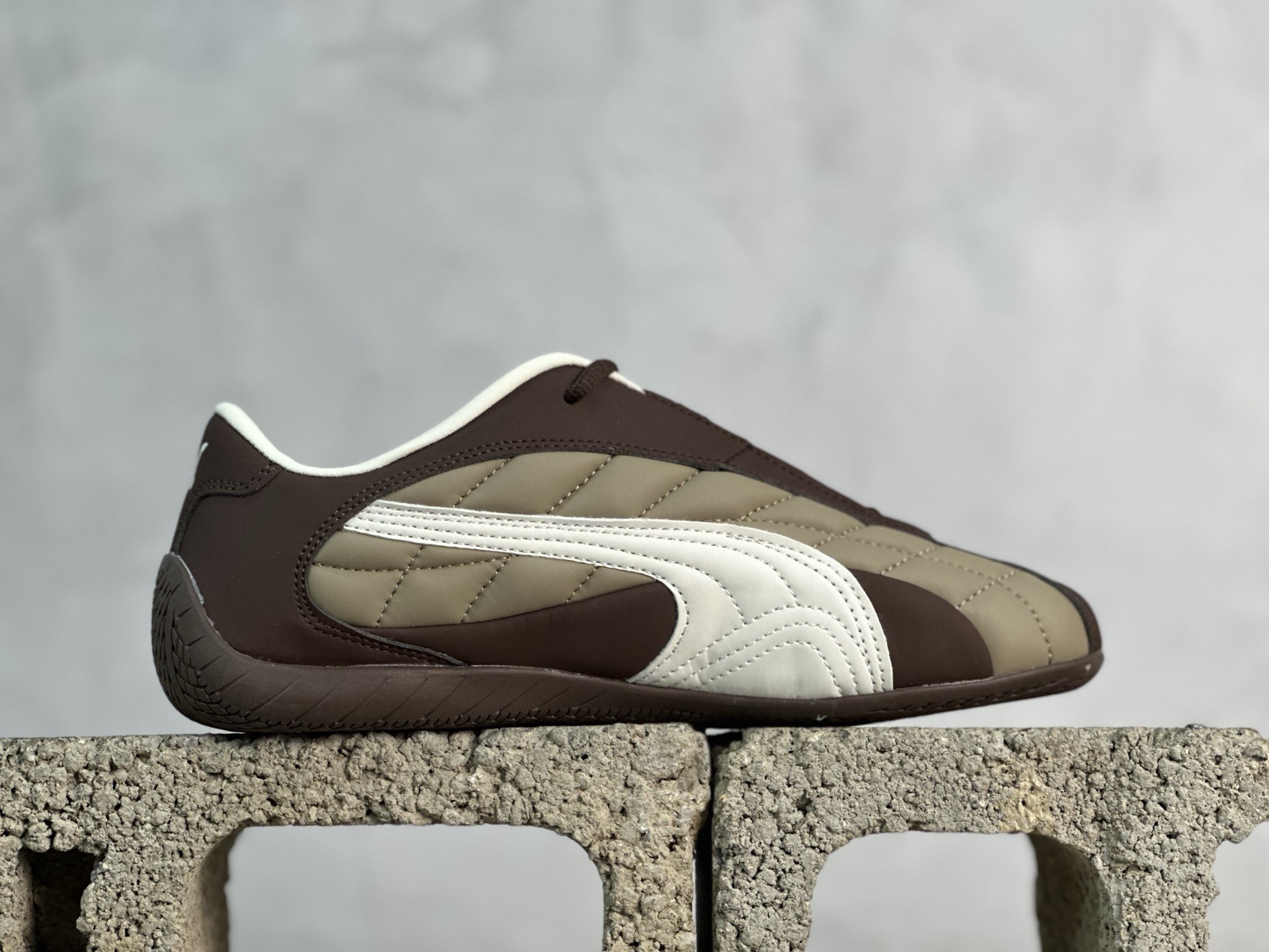 💰150 放店私
XL版Puma Bella Low 贝拉V2系列低帮薄底德训复古风经典百搭休闲慢跑鞋
货号：403429-01
尺码：36 37 37.5 38 38.5 39 40 40.5 41 42 42.5 43 44 45