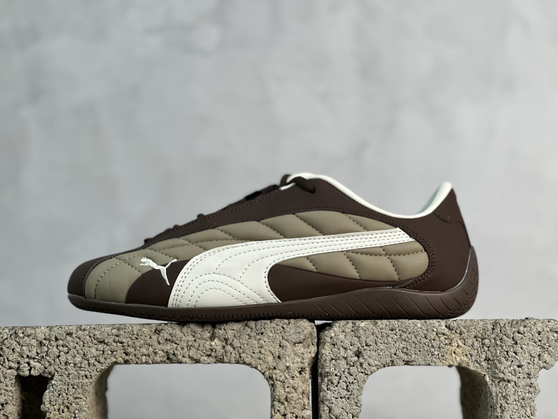 💰150 放店私
XL版Puma Bella Low 贝拉V2系列低帮薄底德训复古风经典百搭休闲慢跑鞋
货号：403429-01
尺码：36 37 37.5 38 38.5 39 40 40.5 41 42 42.5 43 44 45