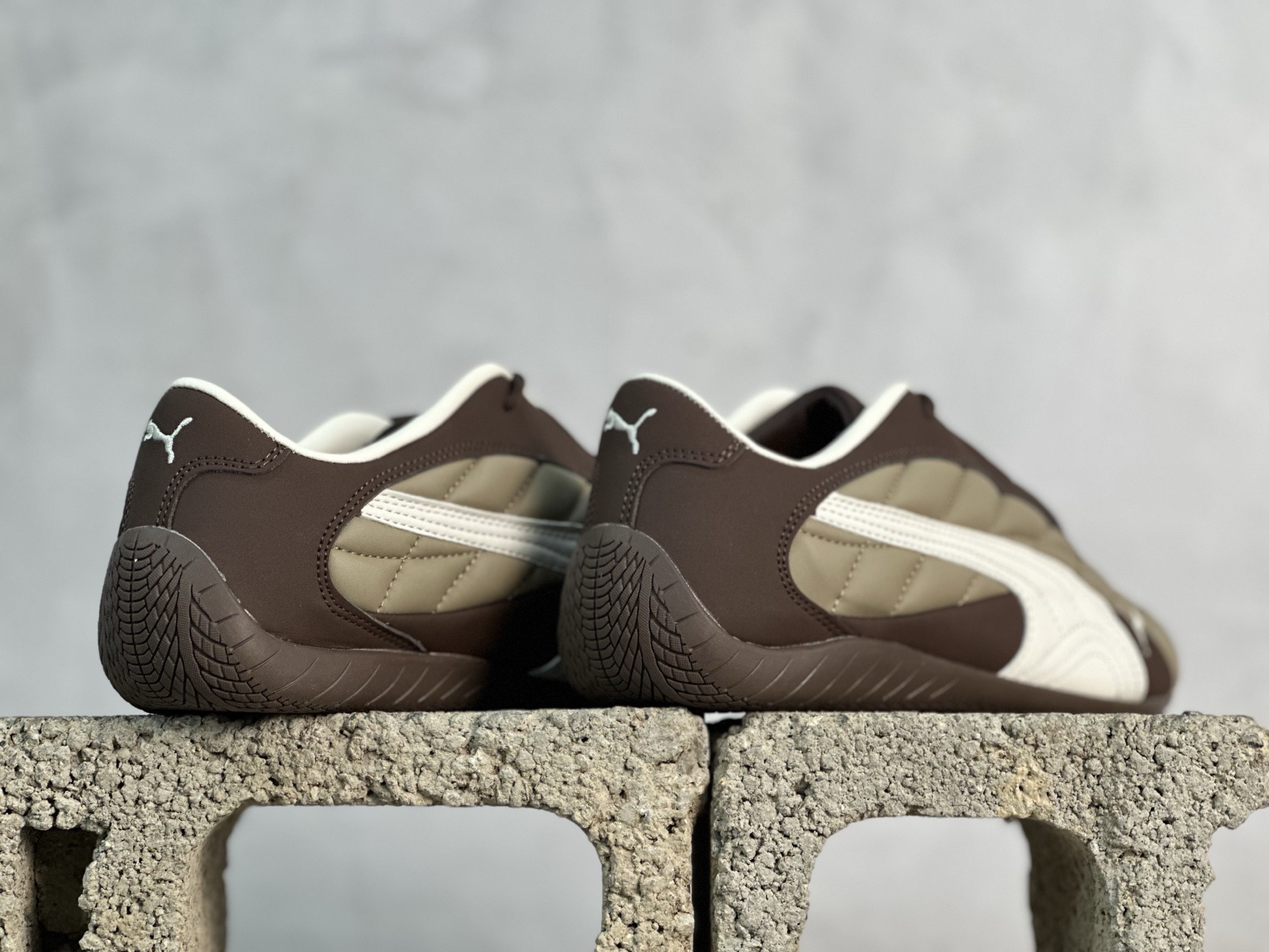 💰150 放店私
XL版Puma Bella Low 贝拉V2系列低帮薄底德训复古风经典百搭休闲慢跑鞋
货号：403429-01
尺码：36 37 37.5 38 38.5 39 40 40.5 41 42 42.5 43 44 45